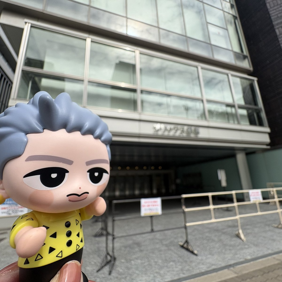 love_me_ai's tweet photo. 私のタイムトラベラーズワイフが終わってしまった😭さて帰ろう。
すでにヘンリーが恋しい。東京の劇場とはサイズも演出も少し変わり、日に日に世界観に夢中になった本当に素敵な作品だった。
でもなんばの看板も見に行けたし、家に帰ればアルバムもカラシトも届いてるんだ‼️幸せ🥰

#岩本照
#SnowMan https://t.co/ULMoMXVlIq