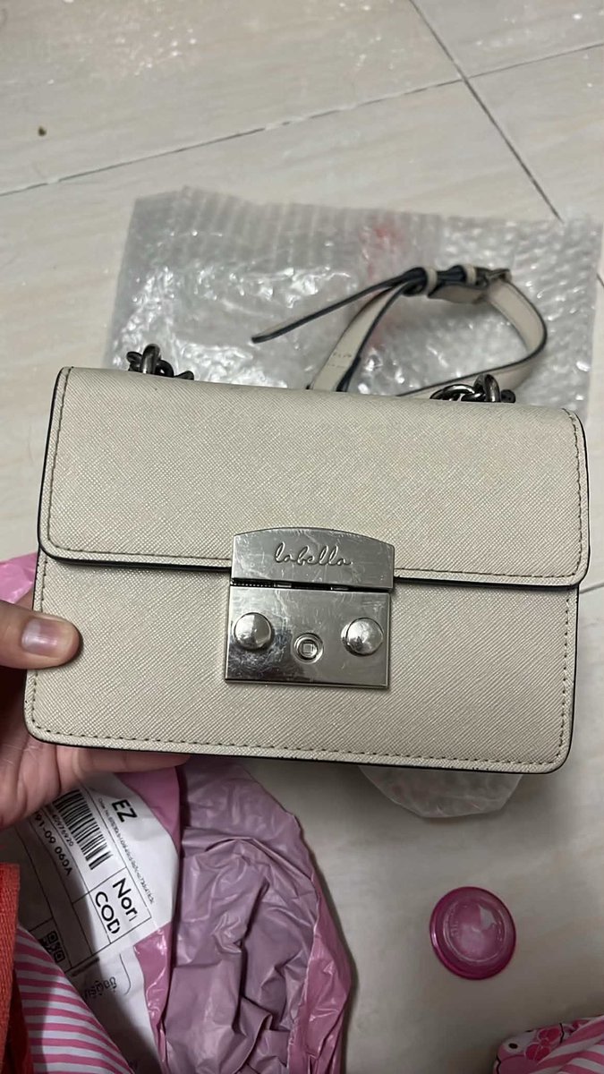 ghhjkoooooo's tweet photo. ivory size s 750 พตได้ค่ะ 🩷 #ส่งต่อกระเป๋า #labella #ส่งต่อlabella #ส่งต่องานไอจี https://t.co/athhIZ3Urm