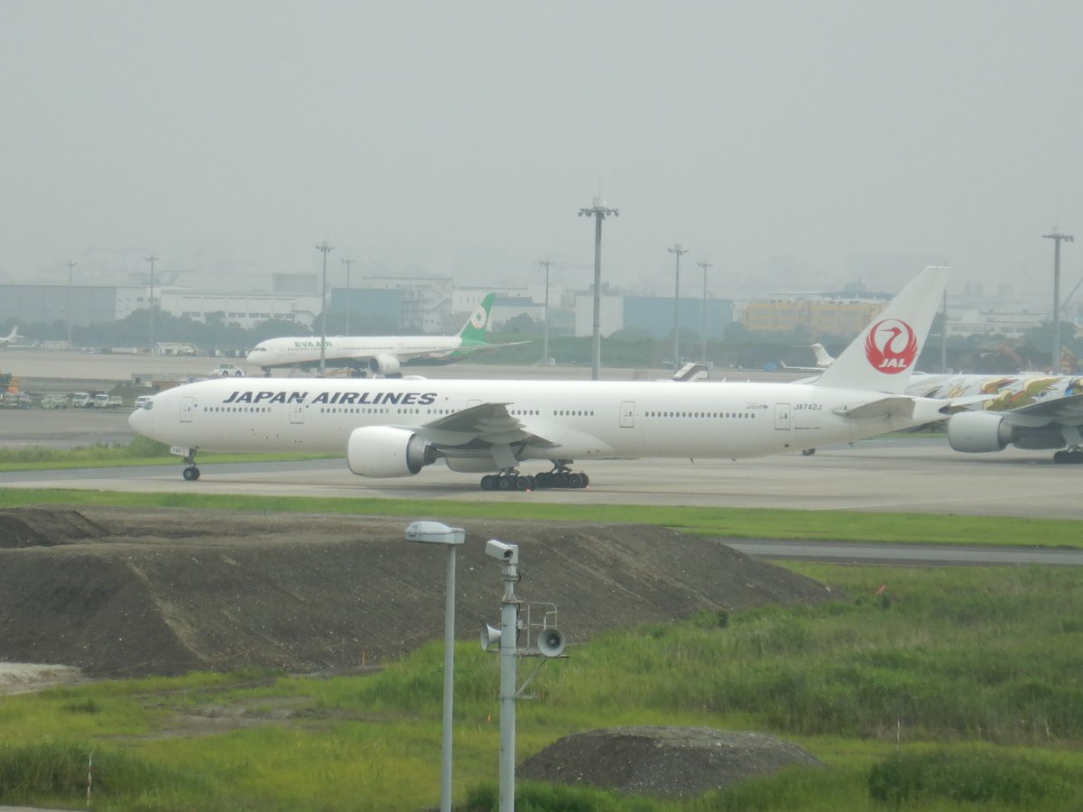 mTPzKjCSID26985's tweet photo. JAL　B777-300ER　JA742J　2026年7月撮影
＃羽田空港　＃JAL　＃飛行機　＃航空写真 https://t.co/SUjiDCWwLO