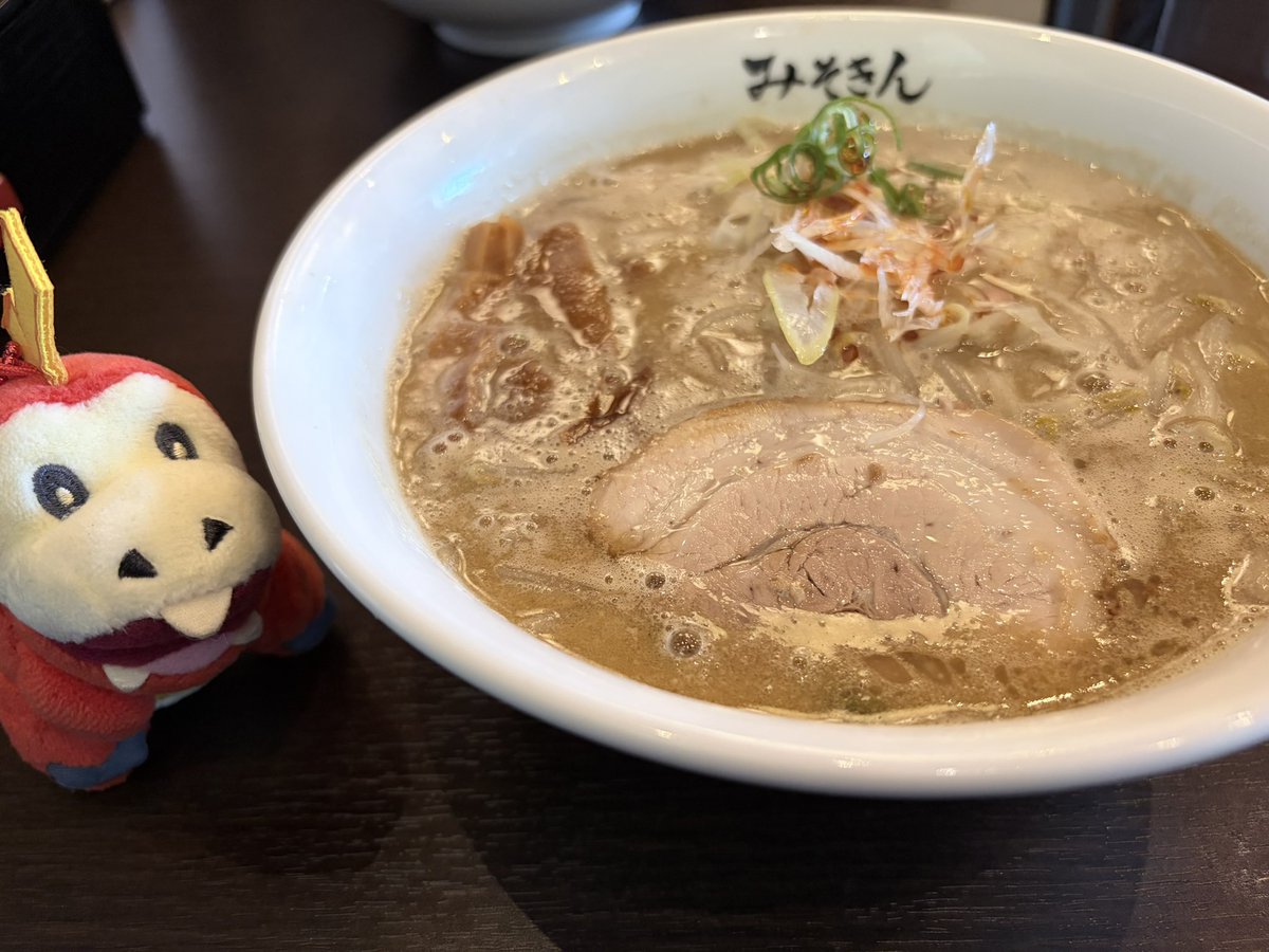 Fuecoco_1015's tweet photo. みそきん食べてきたほげっ！
#ぬい撮り  #ホゲータ https://t.co/uP0GX9xagK