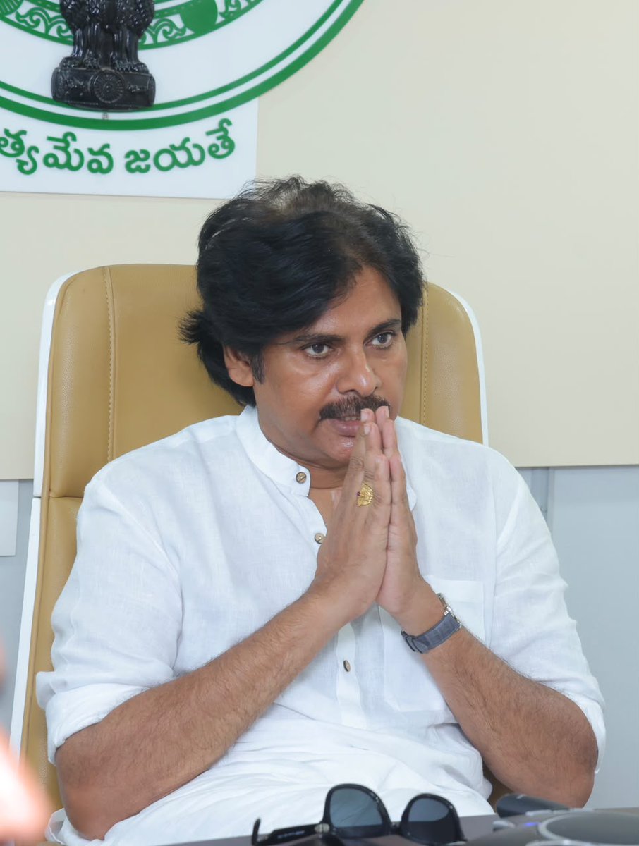 APDeputyCMO's tweet photo. ప్రకృతితో అనుసంధానం ద్వారా ప్రజలకు అనుభూతి, గిరిజన యువతకు ఉపాధి 

•⁠  ⁠ఎకో టూరిజం ప్రాజెక్టులతో కొత్త అనుభూతి 
•⁠  ⁠నగర వనాల్లో స్వచ్ఛమైన, ఆహ్లాదకర వాతావరణం
•⁠  ⁠అన్ని ప్రాంతాలను కలిపేలా పర్యాటక అభివృద్ధి
•⁠  ⁠నగర వన యోజన పథకంలో భాగంగా రాష్ట్రంలోని 6 నగరవనాలను వర్చువల్ గా ప్రారంభించిన ఉప ముఖ్యమంత్రివర్యులు శ్రీ @PawanKalyan గారు  

రాష్ట్ర ప్రజలను ప్రకృతిలో మమేకం చేసి, వారికి మరిచిపోని మధురానుభూతులను ఇవ్వడంతోపాటు, గిరిజనులకు ఎకో టూరిజం జీవనోపాధులు మెరుగుపర్చడం ప్రభుత్వం ముందున్న లక్ష్యమని రాష్ట్ర ఉప ముఖ్యమంత్రివర్యులు శ్రీ పవన్ కళ్యాణ్ గారు చెప్పారు. నల్లమల నుంచి మారేడుమిల్లి వరకు, బాపట్ల తీర ప్రాంత అందాల నుంచి కోటప్పకొండ ఆధ్యాత్మిక ప్రయాణం వరకు రాష్ట్రంలోని అన్ని ప్రాంతాలకు పర్యాటక కళను తీసుకొచ్చేలా పని చేస్తున్నామని అన్నారు. రాష్ట్రంలో నూతనంగా నిర్మితమైన 6 నగరవనాలను ఉప ముఖ్యమంత్రివర్యులు మంగళవారం వర్చువల్ గా ప్రారంభించారు. 

ఈ సందర్బంగా శ్రీ పవన్ కళ్యాణ్ గారు మాట్లాడుతూ ‘‘నగర వన యోజన కార్యక్రమంలో భాగంగా ఇప్పటి వరకు రాష్ట్రంలో 19 నగరవనాలుంటే, ఇప్పుడు ప్రారంభించిన ఆరు నగరవనాలతో కలిపి 25 నగరవనాలు రాష్ట్రంలో ఏర్పడతాయి. 305 హెక్టార్లలో, రూ.13 కోట్లతో అభివృద్ధి చేసిన ఈ నగరవనాలు కేవలం మొక్కలు నాటే ప్రాంతాలుగా కాకుండా, ప్రజలను ప్రకృతి ఒడిలోకి తీసుకెళ్లే మార్గంగా ఉంటాయి. నగరవనాల్లో సైక్లింగ్, వాకింగ్ ట్రాక్ లు, పిల్లలు ఆడుకునే ప్రాంతాలు, జిమ్ పరికరాలు వంటివి అందుబాటులో ఉంటాయి. ఆహ్లాదకరమైన వాతావరణంలో, స్వచ్ఛమైన అందాలతో నగరవనాలు ఆరోగ్యం, ఆహ్లాదం, ప్రకృతి అవగాహన కేంద్రాలుగా  తీర్చిదిద్దుతున్నాం. బాపట్ల, చీరాల తీర ప్రాంత పర్యాటక వనాలుగా ఉంటే, కోటప్పకొండ ఆధ్యాత్మిక సువాసనలతో విరాజిల్లుతుంది. వినుకొండ, దేవరంపాడు, మాచర్లలో ఏర్పాటు చేసే నగరవనాలు ఆకర్షణీయంగా ఉంటాయి. ప్రకృతికి దగ్గరయితే, ఆరోగ్యం దగ్గరవుతుంది. ప్రకృతి అర్ధమైతే, పరిరక్షణ బాధ్యత పెరుగుతుంది. ఇది ప్రకృతి నియమం. 

సత్సంకల్పంతో ముందడుగు వేస్తున్నాం

రాష్ట్రంలో ఎకో టూరిజం పెరగడం వల్ల గిరిజన యువతకు ఉపాధి అవకాశాలు లభిస్తాయి. వెలిగోడు జంగిల్ సఫారీతో సరికొత్త అనుభూతులు లభిస్తాయి. మారేడుమిల్లి ట్రెక్కింగ్, ఆరోమా కనోపీ వాక్ ద్వారా తూర్పు కనుమల అటవీ అందాలను, ప్రకృతి పరిమళలను ప్రజలకు చేరువ చేస్తాం. గిరిజన సంస్కృతిని ప్రజలకు తెలియజేసేందుకు ప్రయత్నిస్తాం. దీనివల్ల గిరిజనుల జీవన విధానంలో మంచి మార్పులు వస్తాయని సత్సంకల్పంతో పని చేస్తున్నాం. ప్రకృతిని ప్రేమించాలి.. భావితరాలకు బహుమతిగా ఇవ్వాలనేది మా సంకల్పం. దీనికి కట్టుబడి పనిచేస్తాం. దీనికి ప్రజలు తమవంతుగా సహకరించాలి’’ అన్నారు. 

అనంతరం ఆంధ్రప్రదేశ్ అటవీశాఖ రూపొందించిన వైల్డ్ ఆర్నమెంటల్ ప్లాంట్స్ ఆఫ్ ద నల్లమల ఫారెస్ట్ ఆఫ్ ఆంధ్రప్రదేశ్, ట్రీ టాన్స్ లోకేషన్ మాన్యూవల్ పుస్తకాలను ఉప ముఖ్యమంత్రివర్యులు ఆవిష్కరించారు. దీంతో పాటు ఆంధ్రప్రదేశ్ అటవీ అభివృద్ధి కార్పొరేషన్ దేశంతోనే మొదటిసారి ‘‘ఈకోలిప్టస్ పల్ప్ ఉడ్ ప్లాంటేషన్’’ విభాగంలో అనుసరిస్తున్న సుస్థిర నిర్వహణ పద్ధతులకు గుర్తింపుగా సాధించిన ప్రమాణ్ సర్టిఫికేట్ ను డిప్యూటీ సీఎం గారి చేతుల మీదుగా అటవీశాఖ అధికారులు అందుకున్నారు. 

ఈ కార్యక్రమంలో విద్యుత్ శాఖ మంత్రి శ్రీ గొట్టిపాటి రవికుమార్, ఏపీ గ్రీన్ ఎగ్జిక్యూటివ్ కమిటీ ఛైర్మన్ శ్రీ కొణిదల నాగేంద్రబాబు, వినుకొండ ఎమ్మెల్యే శ్రీ జీవీ ఆంజనేయులు, రంపచోడవరం ఎమ్మెల్యే శ్రీమతి మిరియాల శీరిష, చీరాల ఎమ్మెల్యే శ్రీ మద్దులూరి మాలకొండయ్య, అటవీ, పర్యావరణ శాఖ చీఫ్ సెక్రటరీ శ్రీ కాంతిలాల్ దండే, ప్రిన్సిపల్ చీఫ్ కన్జర్వేటర్ ఆఫ్ ఫారెస్ట్, హెడ్ ఆఫ్ ఫారెస్ట్ ఫోర్స్ డాక్టర్ చలపతిరావు, అడిషనల్ పీసీసీఎఫ్ శ్రీ రాహుల్ పాండే, చీఫ్ కన్జర్వేటర్ ఆఫ్ ఫారెస్ట్, సీఈవో ఏపీ గ్రీన్ శ్రీ బీఎన్ఎన్ మూర్తి, అటవీశాఖ సలహాదారు శ్రీ మల్లికార్జునరావు, ఎకో టూరిజం ఈడీ శ్రీమతి నందిని సలారియా, అటవీశాఖ ఐటీ సలహాదారుల శ్రీ పి నాగేశ్వరరావు తదితరులు పాల్గొన్నారు. 

(1/2)