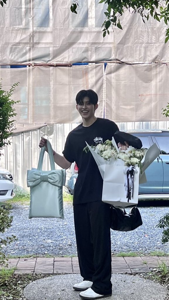 ppnarawinz's tweet photo. ปอนด์กับ Gentle Monster/Tamburins 👀 รอแล้ววว https://t.co/4s55gKTJ3V