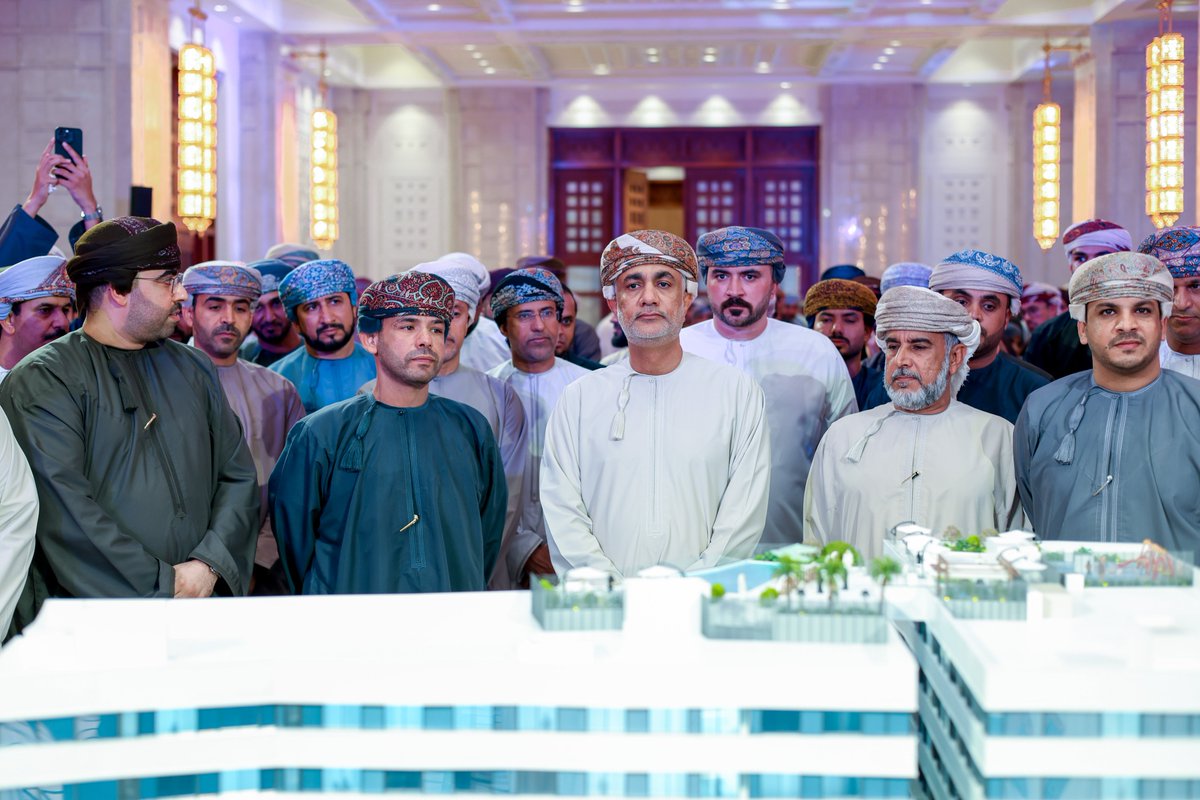 Rikaz_oman's tweet photo. لحظة تُكتب في بداية فصل جديد ✨

من دار الأوبرا السلطانية مسقط، احتفينا بتدشين رتال بلس؛ مشروع جديد يترجم رؤية ركاز في تطوير وجهات ترتقي بتفاصيل الحياة، وتجمع بين جودة التصميم، قيمة الموقع، وفرص السكن والاستثمار.

ليلة استثنائية، بحضور شركائنا وضيوفنا، نحتفي فيها ببداية جديدة. https://t.co/xRSSiKFvzJ