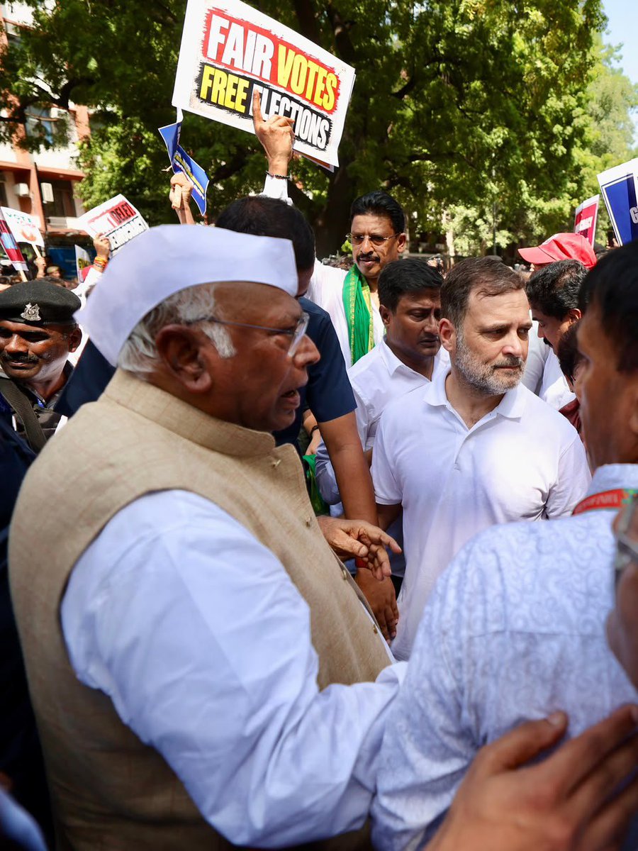 JVSinghINC's tweet photo. हम लोकतंत्र के प्रहरी हैं...
ज्ञानेश कुमार इस्तीफा दो!
वोट चोरी के खिलाफ, लोकतंत्र बचाओ मार्च
📍 दिल्ली https://t.co/YmYo6KTCLT