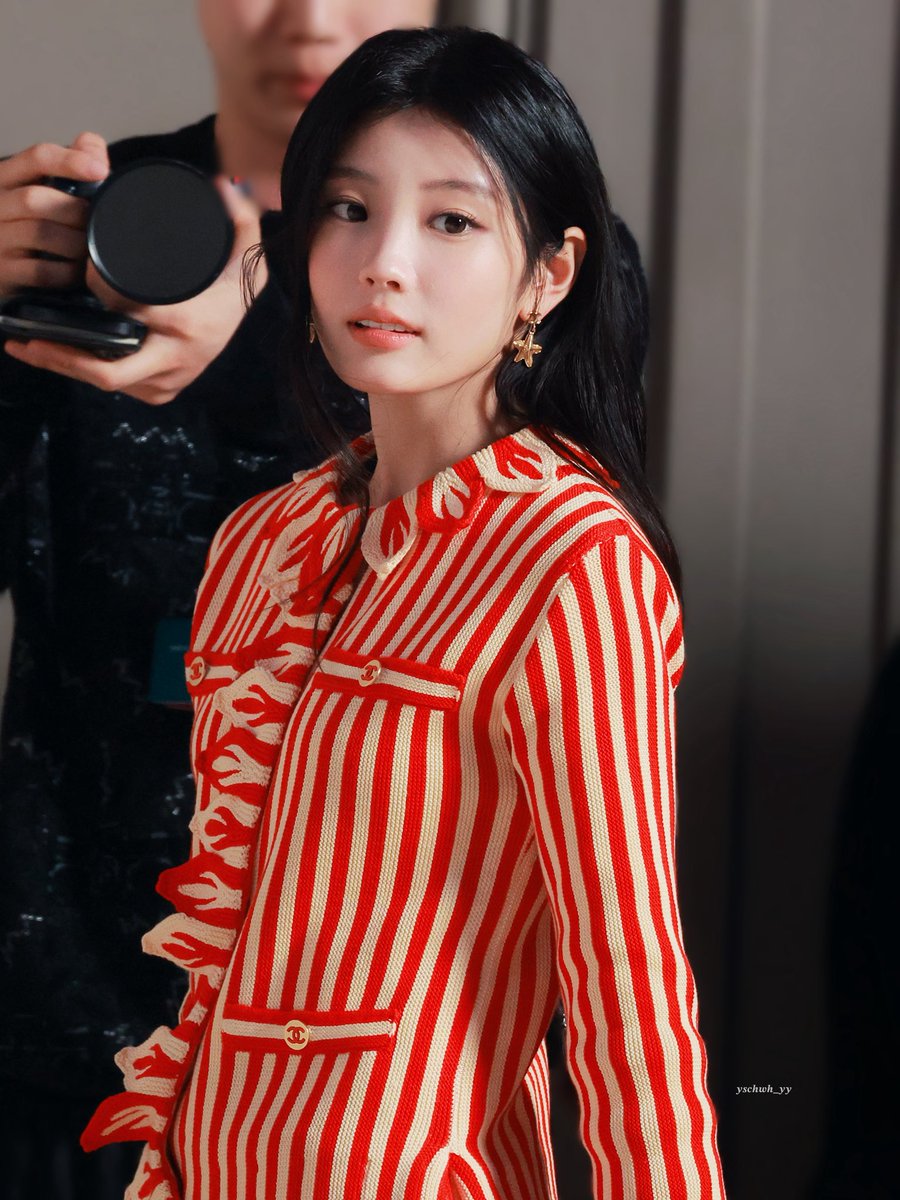 yschwh_yy's tweet photo. 261005 PFW🇫🇷

#CHANELSS27xWONHEE
#WONHEE #원희 

#CHANELSpringSummer
#CHANEL #CHANELSHOW #PFW @CHANEL https://t.co/dXfvVPSvoV