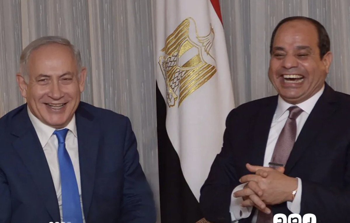 Klpoute's tweet photo. @MrKndel اول دولة استقبلت نتنياهو مصر 🇮🇱🇪🇬
اول دوله اشترت غاز الصهيوني مصر 🇮🇱🇪🇬
المصريين ١٢٠ مليون مش قادرين يفتحوا معبر رفح ويجيك مصرائيلي يقولك الحوثين بيقاتلوا اسرائيل طيب يالفسيخي ليه ماتفتح معبر رفح https://t.co/R2ecIUFaHB