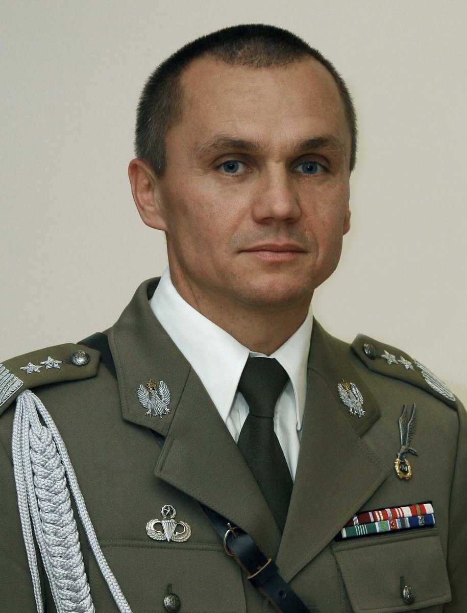 Drew_Maciej's tweet photo. Gen. Roman Polko do Trumpa: "Tchórz, który nigdy nie był na pierwszej linii frontu‼️"

To zdanie robi furorę w USA🇺🇸‼️ https://t.co/Noc0Y5YRWP