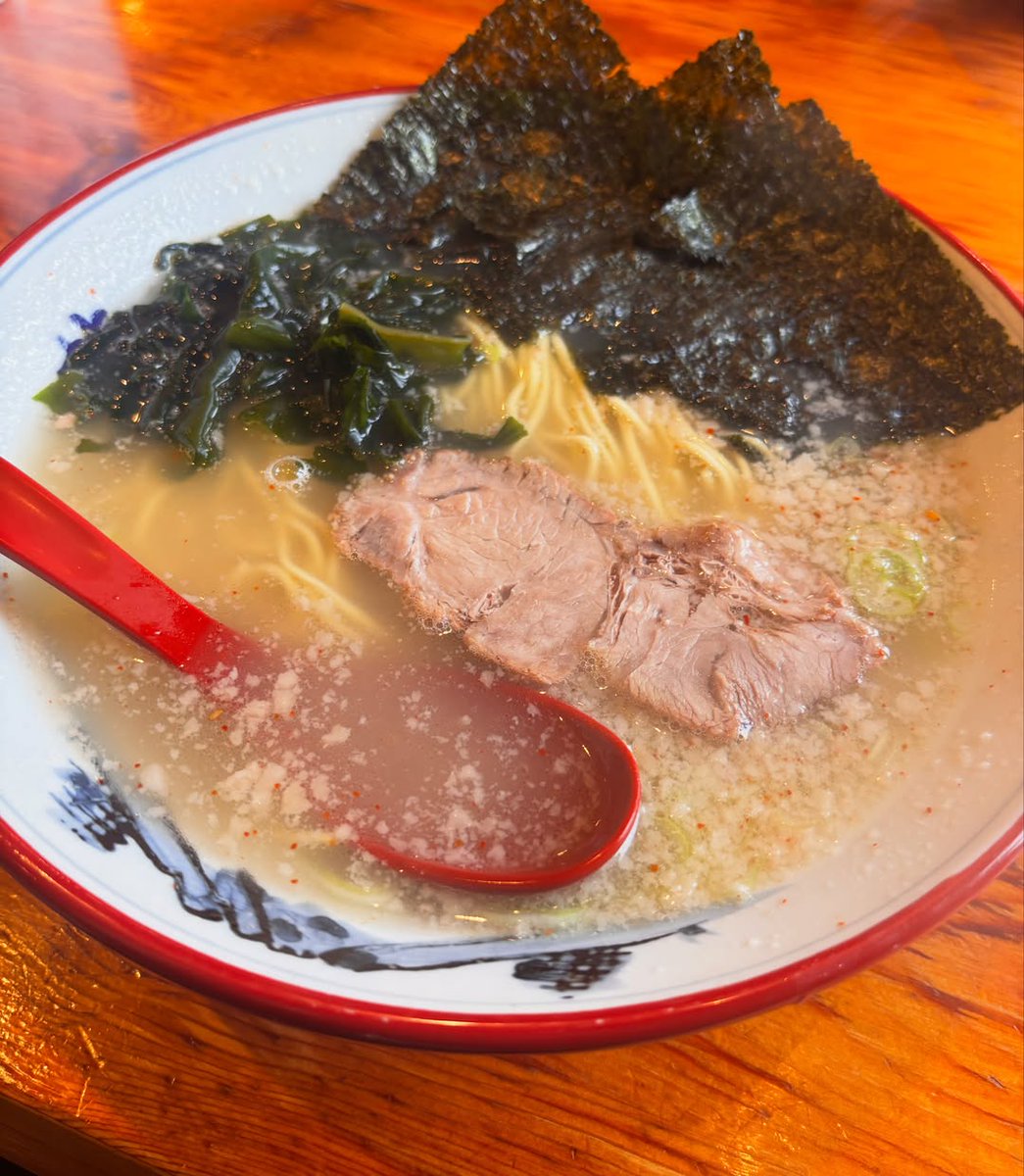 1776Bingo1976's tweet photo. 向日葵パトロール🌻✨

夏らしい景色を見に、ひまわり畑へ。
その前に塩ラーメンでしっかり腹ごしらえ🍜🤭

暑い日のラーメンも意外とおいしい♪
青空に向かって咲く向日葵に元気をもらいました☺️

後ろ姿の向日葵も可愛くてお気に入り📸

#ひまわり畑
#向日葵
#夏の思い出
#写活
#花のある風景 https://t.co/gX3gxwVkZE