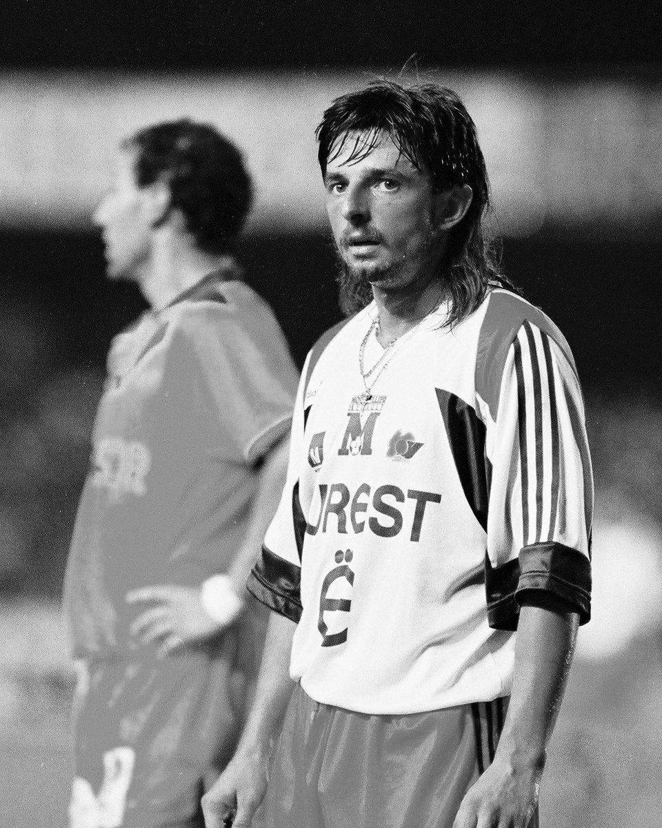 MontpellierHSC's tweet photo. 🕊️ C'est avec une infinie tristesse que le MHSC a appris le décès de Jacek Ziober à l'âge de 60 ans. Attaquant pailladin au début des années 90, l'international polonais a disputé 110 matchs sous les couleurs de la Paillade et inscrit 22 buts. Nous pensons très fort à sa famille et à ses proches 🖤
