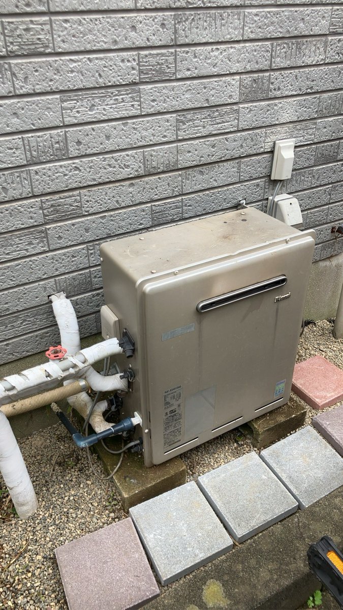 K1xhlU3KIU2239's tweet photo. 給湯器にエラー「101」が表示され、リセットしても消えないとのことでご依頼いただきました。
今回は、
🔧 リンナイ エコジョーズ
「RUF-E200FSAG」
🚿 LIXIL 浴室水栓
「BF-KA147TSJAM」
へ交換しました!
#松戸市 #給湯器交換 #エコジョーズ #リンナイ #浴室水栓 #LIXIL #給湯器エラー #住宅設備 https://t.co/3oDgXSVY3s