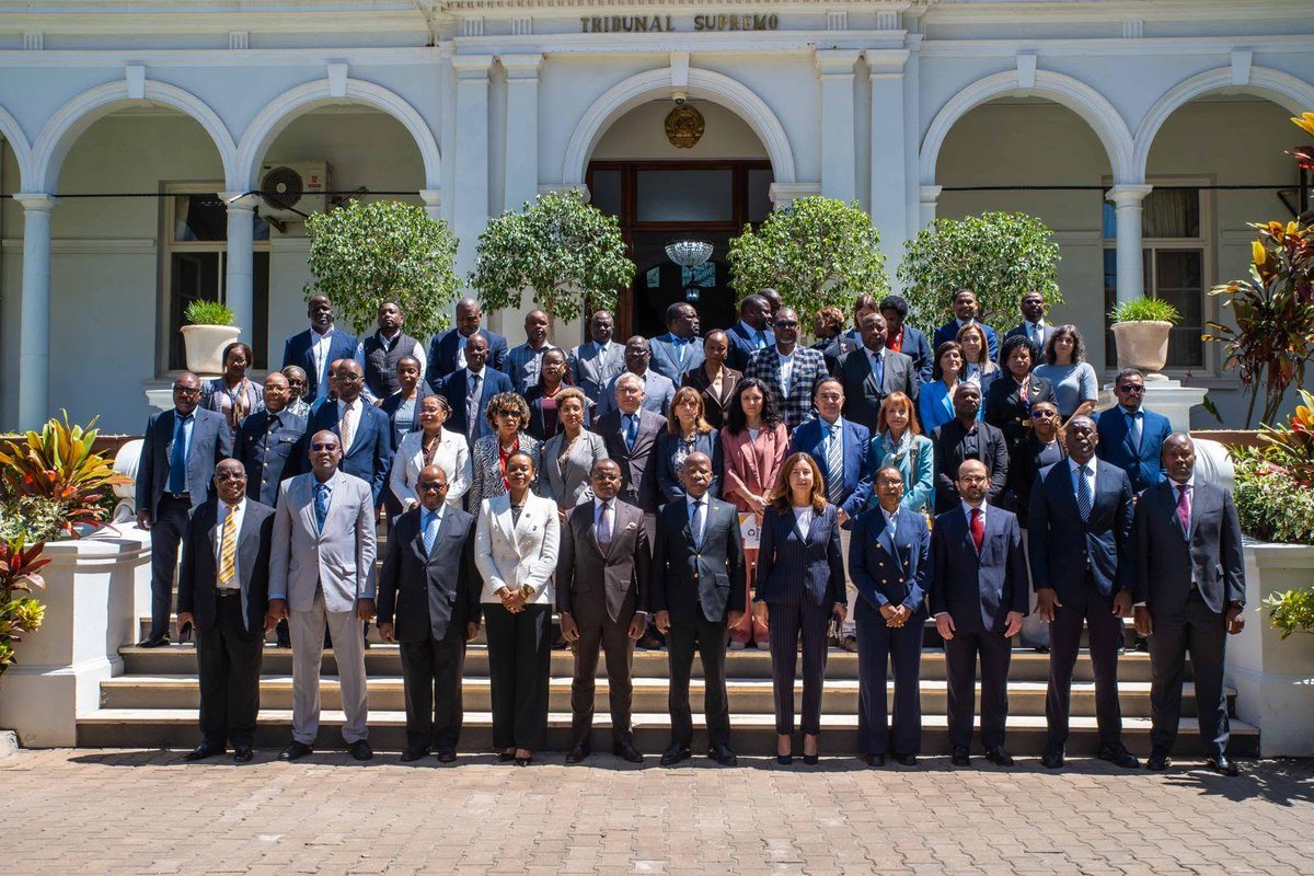 EmbEspMaputo's tweet photo. La pasada semana, la Embajadora 🇪🇸 participó en la presentación de resultados del proyecto INTEGRA para la lucha contra la corrupción financiado por @EUinMoz y @AECID_es.

Gran trabajo de jueces y magistrados de🇲🇿y paso adelante en la transparencia de la actuación judicial. https://t.co/9KBQ42oQmS