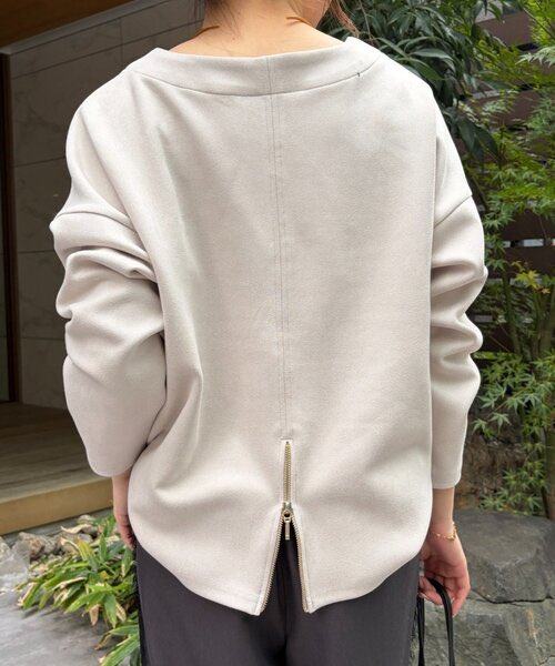 ggojena's tweet photo. ZOZOTOWN

【バックファスナースエードカットソー】

フロントのステッチとバックファスナーが、シンプルな中にjenaならではのこだわりを感じさせるデザイン🙂‍↕️✨

今、お気に入り急上昇しているアイテムです◎

https://t.co/746UFRVUeq https://t.co/eus7MqkFVj