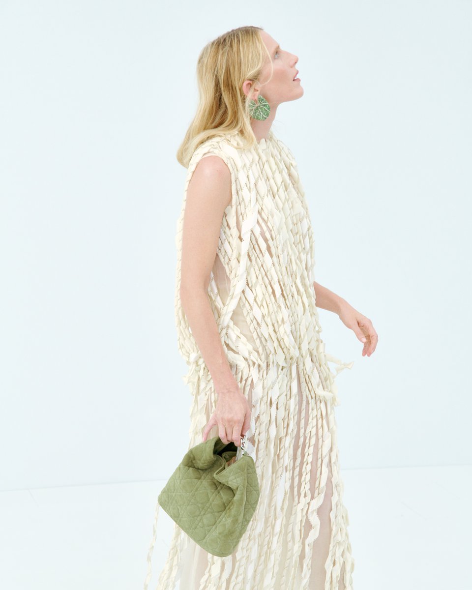 Dior's tweet photo. Dilraba Dilmurat, Yasmina El-Abd, Kornnaphat Sethratanapong, Sirilak Kwong, and Dree Hemingway at the Dior Summer 2027 Women’s show.

#DiorSummer27 https://t.co/kxgIWyhXsz