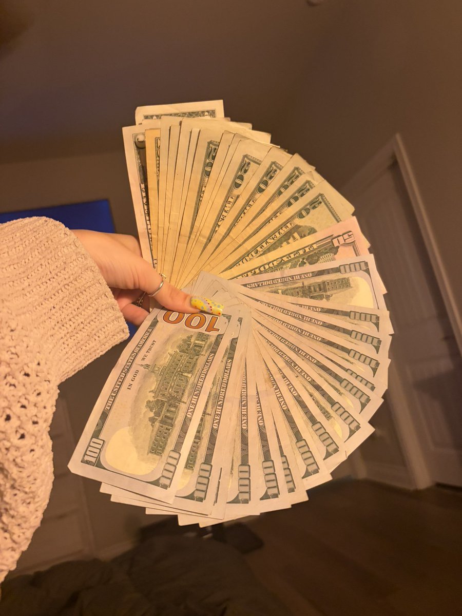 AlexisBecky00's tweet photo. yesterdays cash, double it losers 🌀✨ https://t.co/1CWMPan7BD
