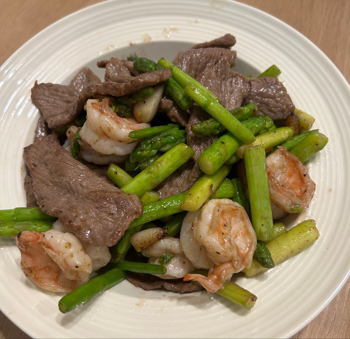 youhuixuexiaol1's tweet photo. 今天要吃的是芦笋虾仁牛肉！老婆今天给我的奖励是什么 https://t.co/ydN8kO79M1