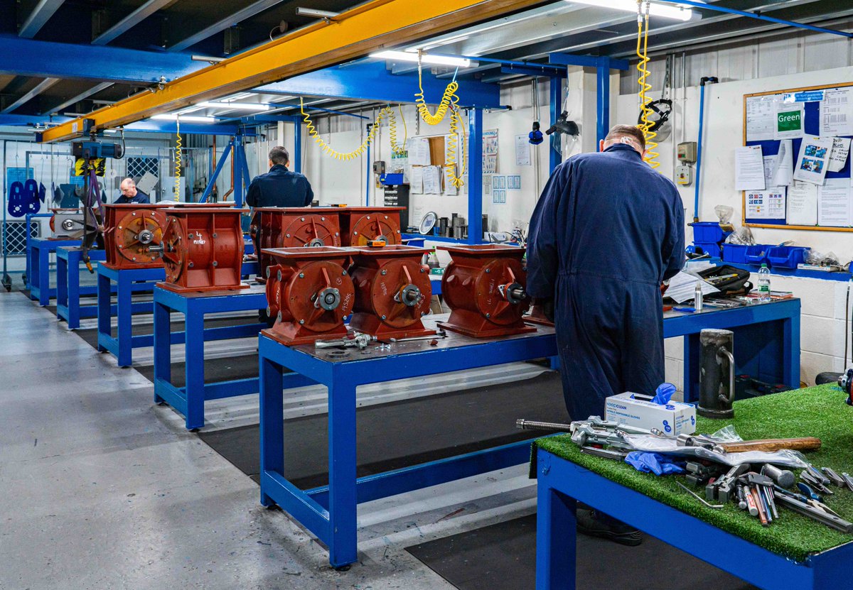 RotolokGroup's tweet photo. We’re starting #NationalManufacturingWeek celebrating the people who help make it all happen!

Our team is at the heart of our success, bringing experience, expertise &amp; a problem-solving mindset to everything we do, within a family-feel environment where everyone feels valued 🤝 https://t.co/B0nPf6soAC