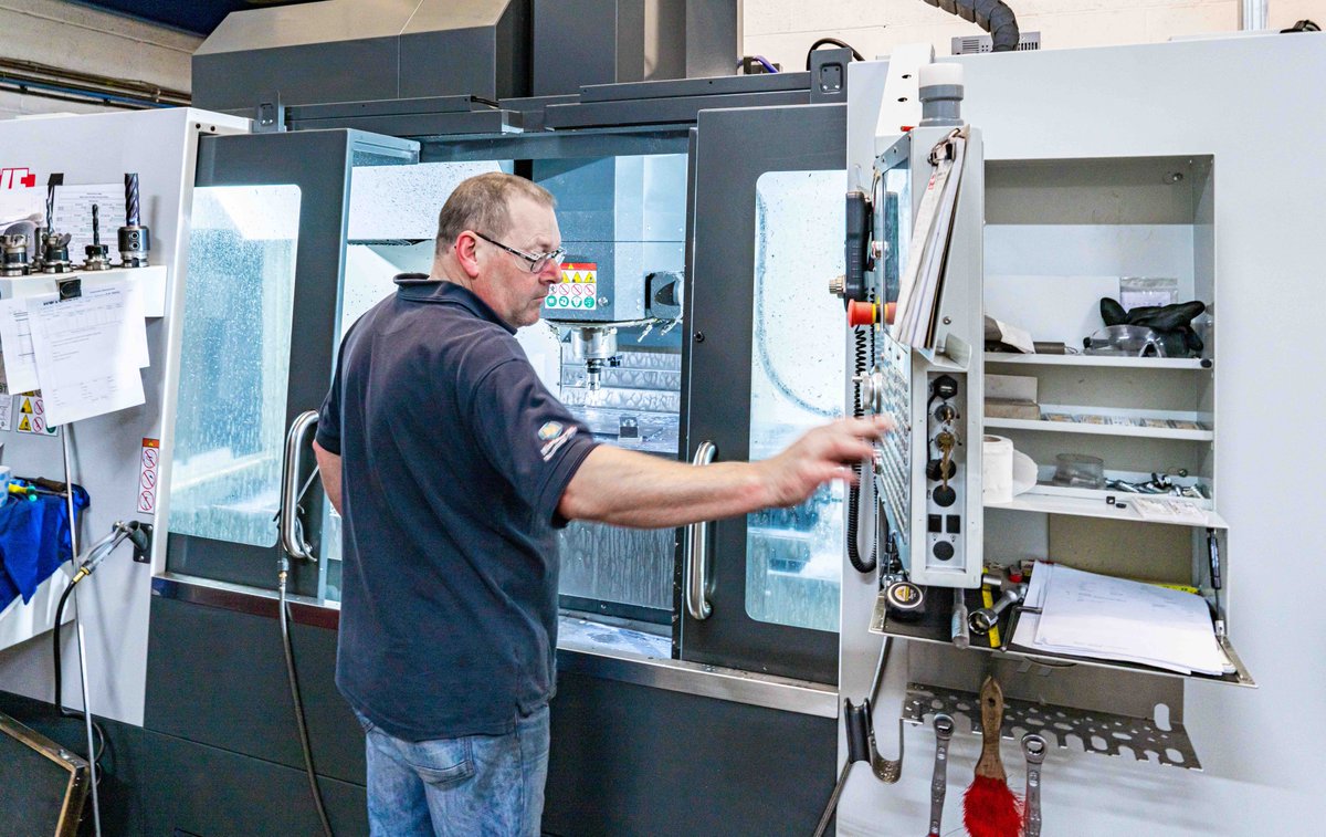 RotolokGroup's tweet photo. We’re starting #NationalManufacturingWeek celebrating the people who help make it all happen!

Our team is at the heart of our success, bringing experience, expertise &amp; a problem-solving mindset to everything we do, within a family-feel environment where everyone feels valued 🤝 https://t.co/B0nPf6soAC