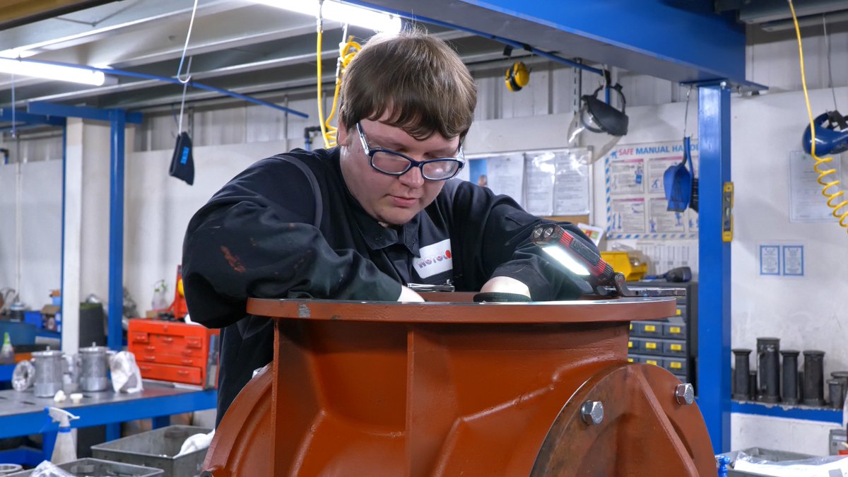 RotolokGroup's tweet photo. We’re starting #NationalManufacturingWeek celebrating the people who help make it all happen!

Our team is at the heart of our success, bringing experience, expertise &amp; a problem-solving mindset to everything we do, within a family-feel environment where everyone feels valued 🤝 https://t.co/B0nPf6soAC