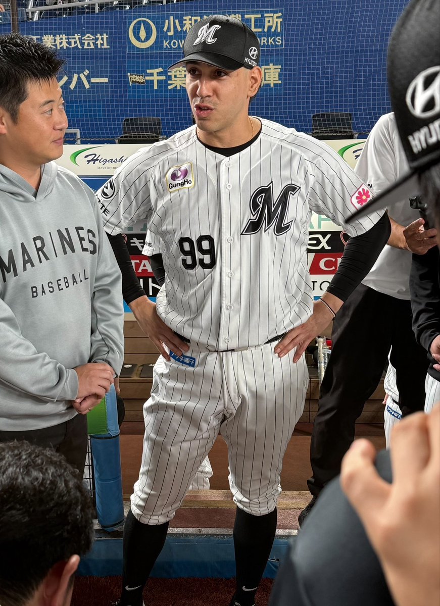 chibalotte_pr's tweet photo. 今シーズン最終戦。
今日の円陣は #ネフタリ・ソト キャプテン！
さあ行こう！
#chibalotte #広報 https://t.co/WYoNVMzLB9