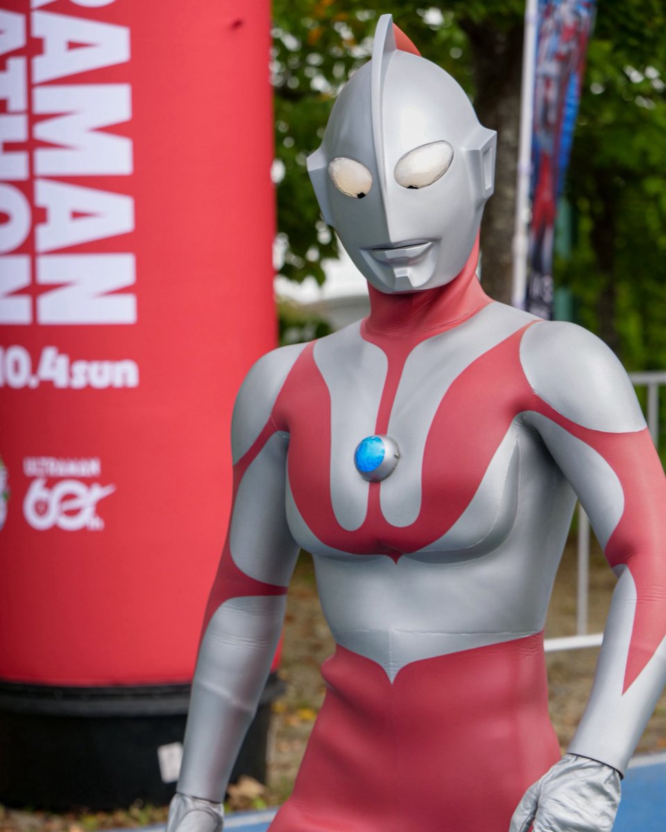 mamimu_623ft's tweet photo. ウルトラマンマラソン in Jヴィレッジ
ファミリーマラソンのスタートは、マン兄さんの掛け声で！

それにしてもマン兄さんカッコいいな。
Simple is bestの極み。 https://t.co/JMBEXb8Yd5