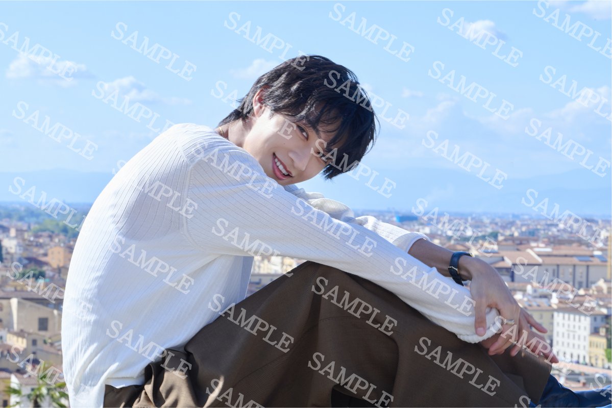 oricon's tweet photo. M!LK曽野舜太
1st写真集『曽野まんま』12/18発売決定❤️
⠀
憧れのイタリアで撮影🇮🇹
タイトル&amp;表紙は自身がセレクト
⠀
✍🏻コメント全文
｢この一冊､あなたの世界遺産にしてください｣
https://t.co/j1x09ibAWq
⠀
BOX入り豪華版「〜舜太からの贈り物〜」も発売
通常版の特典は「彼氏トレカ（全6種）」 https://t.co/VYcskfQm9g