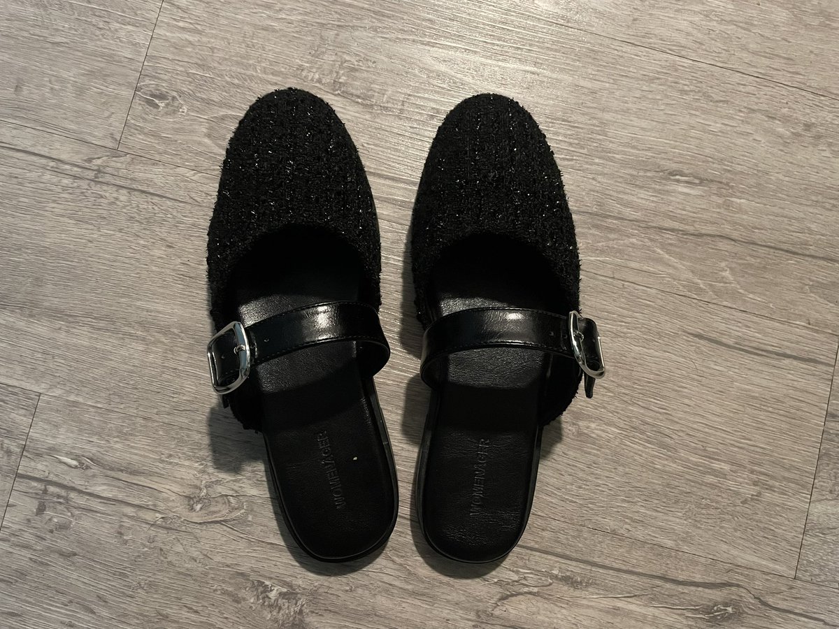pleaseofcakee_'s tweet photo. ส่งต่อ รองเท้า womenager size 40 🤎🍸

— ลดเหลือ 500 ส่งฟรีเลยค่า ไม่อยากเก็บ
more details dm na ka 🥺🌺

#ส่งต่อเสื้อผ้า #โล๊ะตู้ #ส่งต่อกางเกงยีนส์ #ส่งต่อเสื้อผ้าราคาถูก #ส่งต่อรองเท้า #ส่งต่อรองเท้ามือสอง https://t.co/7Lrff76P1z
