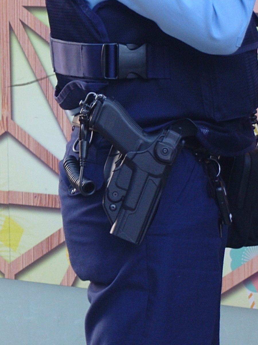Trigger015_Osea's tweet photo. やっぱ大阪府警のグロック良いっすねぇ
街中で見れて嬉しい https://t.co/yuFuCOvaPv
