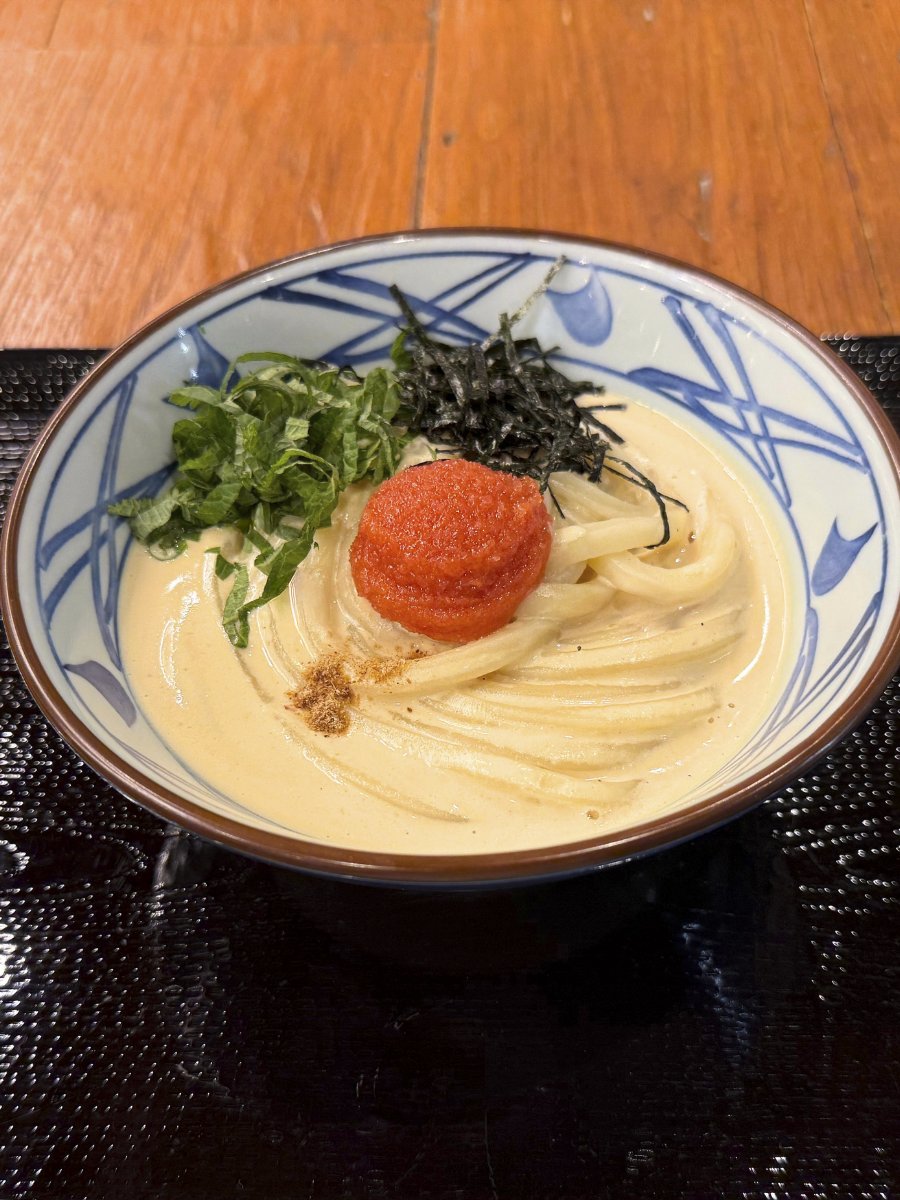 UdonMarugame's tweet photo. ＼定番商品化🎉／
#明太クリームうどん が本日より定番メニューに✨

濃厚でコク深い味わいのクリームだしに、ピリリと辛い明太子が相性抜群！
期間限定販売の際にご好評いただいた味わいを、これからもぜひお楽しみください♪ #丸亀製麺 https://t.co/z0HlQVXs40