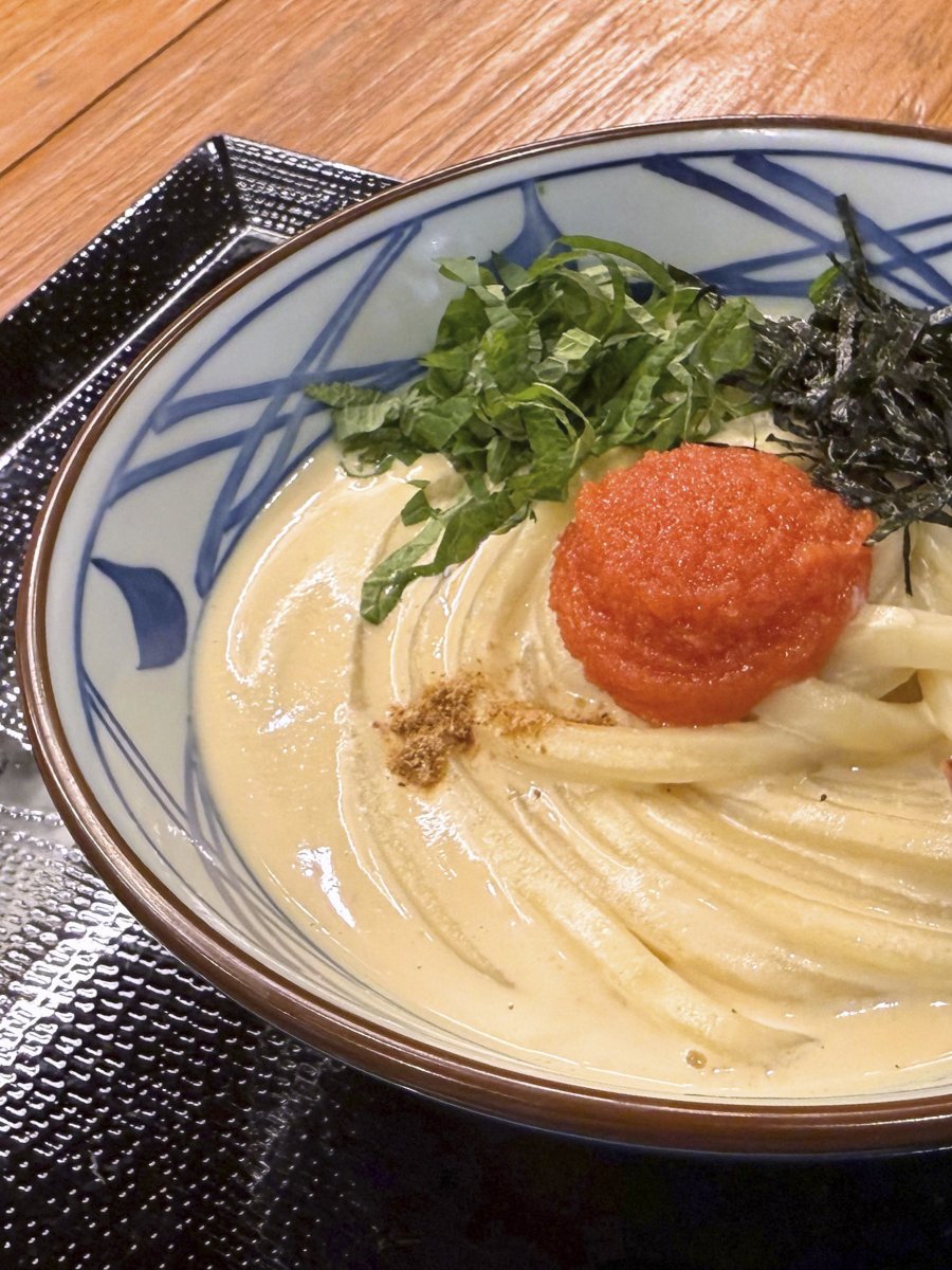 UdonMarugame's tweet photo. ＼定番商品化🎉／
#明太クリームうどん が本日より定番メニューに✨

濃厚でコク深い味わいのクリームだしに、ピリリと辛い明太子が相性抜群！
期間限定販売の際にご好評いただいた味わいを、これからもぜひお楽しみください♪ #丸亀製麺 https://t.co/z0HlQVXs40