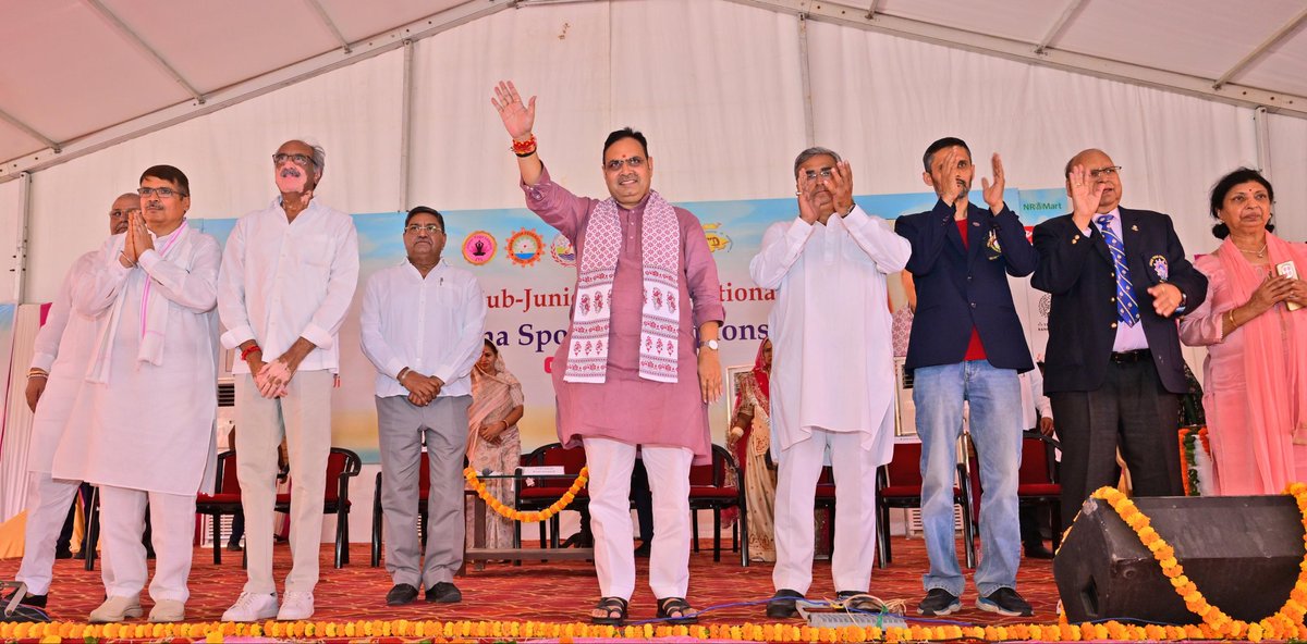 BhajanlalBjp's tweet photo. आज जयपुर के सिरसी रोड स्थित अलंकार महिला पीजी महाविद्यालय में आयोजित 51वीं सब-जूनियर एवं जूनियर राष्ट्रीय योगासन खेल प्रतियोगिता के समापन एवं पुरस्कार वितरण समारोह में सम्मिलित हुआ। देश के विभिन्न राज्यों से आए युवा साधकों का अनुशासन, संतुलन और एकाग्रता वास्तव में प्रेरणादायी है।

योग शारीरिक व्यायाम के साथ-साथ हमारी प्राचीन भारतीय संस्कृति की अमूल्य धरोहर और संपूर्ण जीवन पद्धति भी है। आदरणीय प्रधानमंत्री श्री @narendramodi जी के दूरदर्शी प्रयासों से आज योग को वैश्विक मान्यता के साथ-साथ एक प्रतिस्पर्धी खेल के रूप में नई पहचान मिली है। अपनी ऊर्जा और प्रतिभा से मंच को जीवंत करने वाले इन प्रतिभावान खिलाड़ियों ने यह सिद्ध किया है कि भारत का भविष्य स्वस्थ, अनुशासित और सशक्त हाथों में है।

प्रतियोगिता में उत्कृष्ट प्रदर्शन कर पदक जीतने वाले सभी विजेता खिलाड़ियों, प्रतिभागियों, प्रशिक्षकों एवं आयोजकों को हार्दिक बधाई एवं शुभकामनाएं! ईश्वर से सभी युवाओं के उज्ज्वल भविष्य और निरंतर प्रगति की कामना करता हूं।

इस अवसर पर सांसद, जयपुर (ग्रामीण) श्री @RaoRajendraBJP जी व पूर्व लोकसभा सांसद श्री @KatariaLalchand जी समेत अन्य गणमान्यजन उपस्थित रहे।