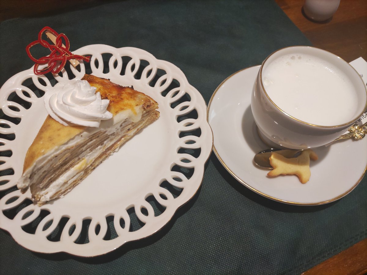 RSLS_slave's tweet photo. 紅茶とプリンのミルクレープ美味しかった🤤 https://t.co/Rr3VJEttVi