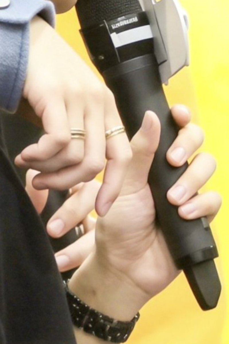 eelatit_04's tweet photo. The holy height difference and insane hand chemistry 🫠🚬 https://t.co/YDWU9ud9A5