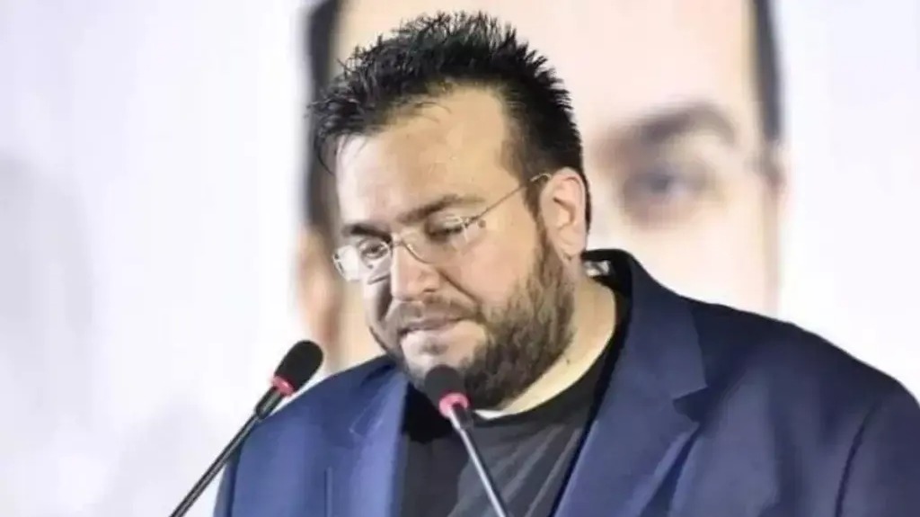 PoliticalGR's tweet photo. Φίλιππος Καμπούρης: Ο πρώην σταρ της trash TV και πρόεδρος του ΛΑΟΣ συνελήφθη μαζί με την γυναίκα του για απάτη