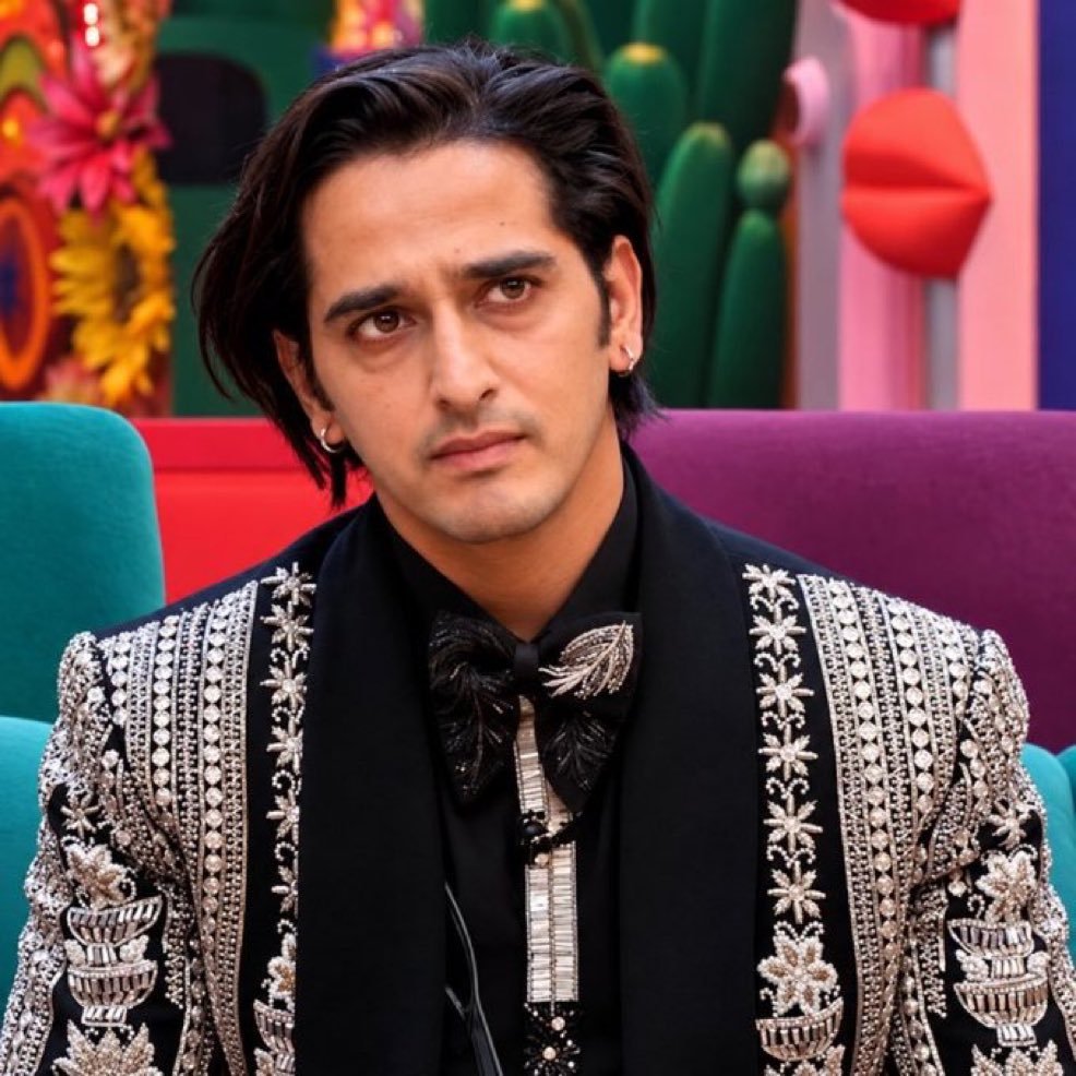 qaziofficialfc's tweet photo. As Qazi’s Official FC, we have one humble request: please keep the focus only on Qazi. ❤️
Don’t give any other contestant hype—whether positive or negative. Every post, every vote, and every effort should be for one goal: Qazi lifting the trophy. 🏆
Let’s stay focused, united, and make Qazi the winner. One focus. One goal. One trophy. 

#QaziTouqeer #BiggBoss20 #QaziKeRockstars