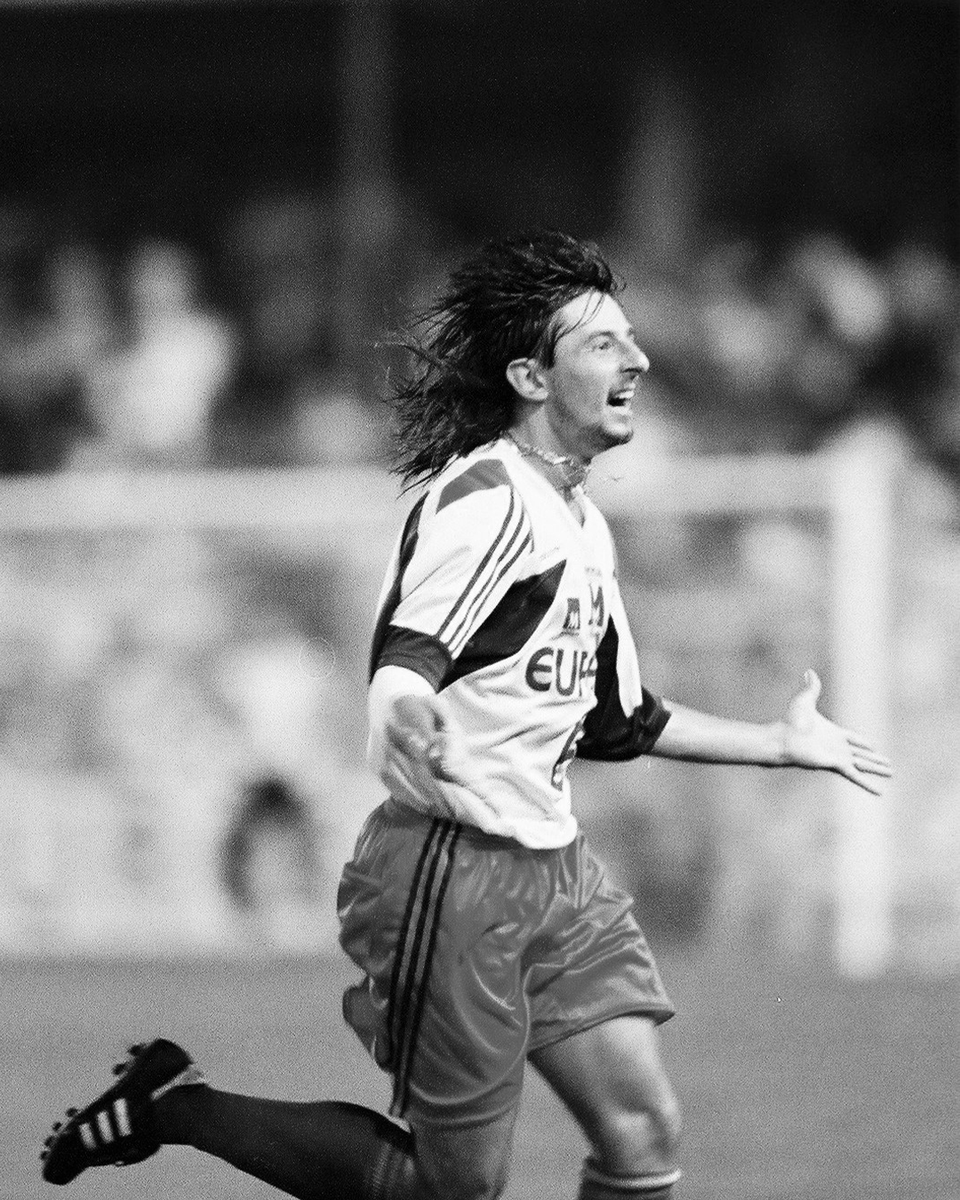 MontpellierHSC's tweet photo. 🕊️ C'est avec une infinie tristesse que le MHSC a appris le décès de Jacek Ziober à l'âge de 60 ans. Attaquant pailladin au début des années 90, l'international polonais a disputé 110 matchs sous les couleurs de la Paillade et inscrit 22 buts. Nous pensons très fort à sa famille et à ses proches 🖤