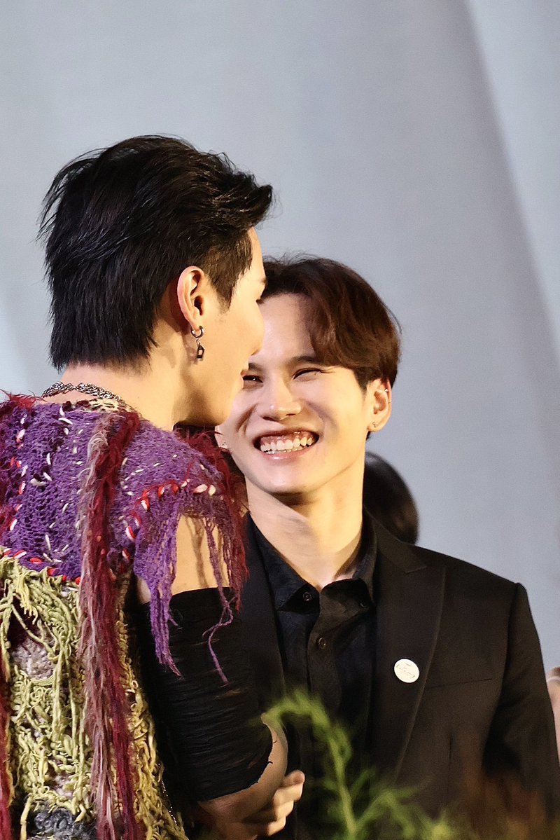 CheetahfcTH's tweet photo. ครอบครัว และเพื่อนๆ มาร่วมแสดงความยินดี ให้ชีต้า เป็นภาพที่น่ารักมากๆ 🧡😭💫
#ch33t4hh #ชีต้าเป็นเสือไม่ใช่แมว
#Cheetah_vryse #VRYSE #InHarmonyUniverse #InHarmony
#FollowMeVRYSE
#GRMEntertainment https://t.co/gdUySuleKm