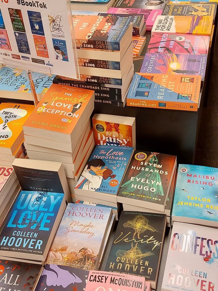 aulineboards's tweet photo. Just buy me books 📚 https://t.co/zQI5OUngdn