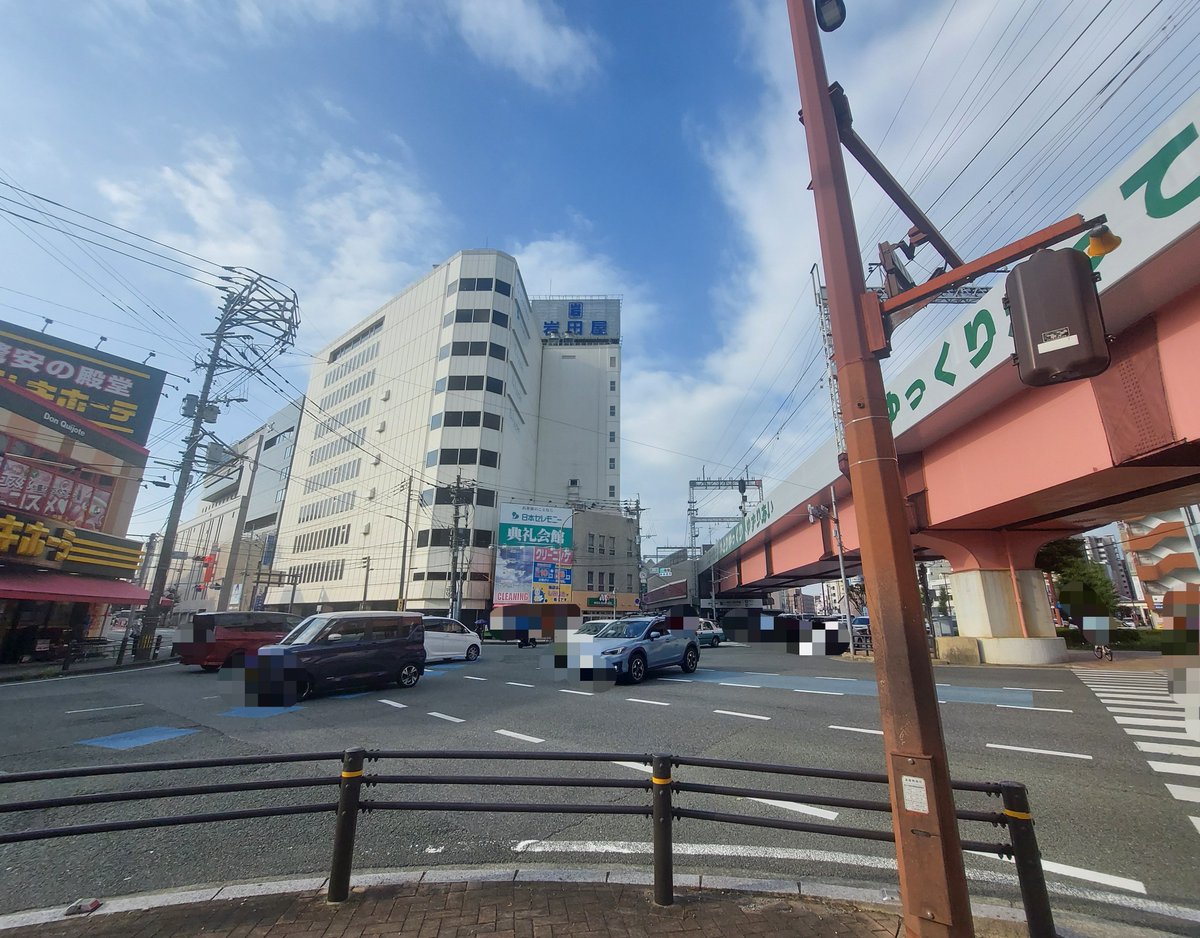 p5l37's tweet photo. こんにちは🍊自分の写真を取り忘れた久留米市政改革委員の中村です...。

今朝も半袖での辻立ちでしたが
そろそろ肌寒い季節になってきましたね。

半袖の私が言うのも変ですが、皆様体調管理にはお気をつけください...🍊

​今朝のテレビで、久留米のお菓子やお豆腐が紹介されていたと市民の方から教えていただきました！

久留米には様々な食べ物の美味しいお店がたくさんありますので、市外の皆様もぜひ遊びにいらしてください😊

#久留米 #参政党 #中村ゆうせい