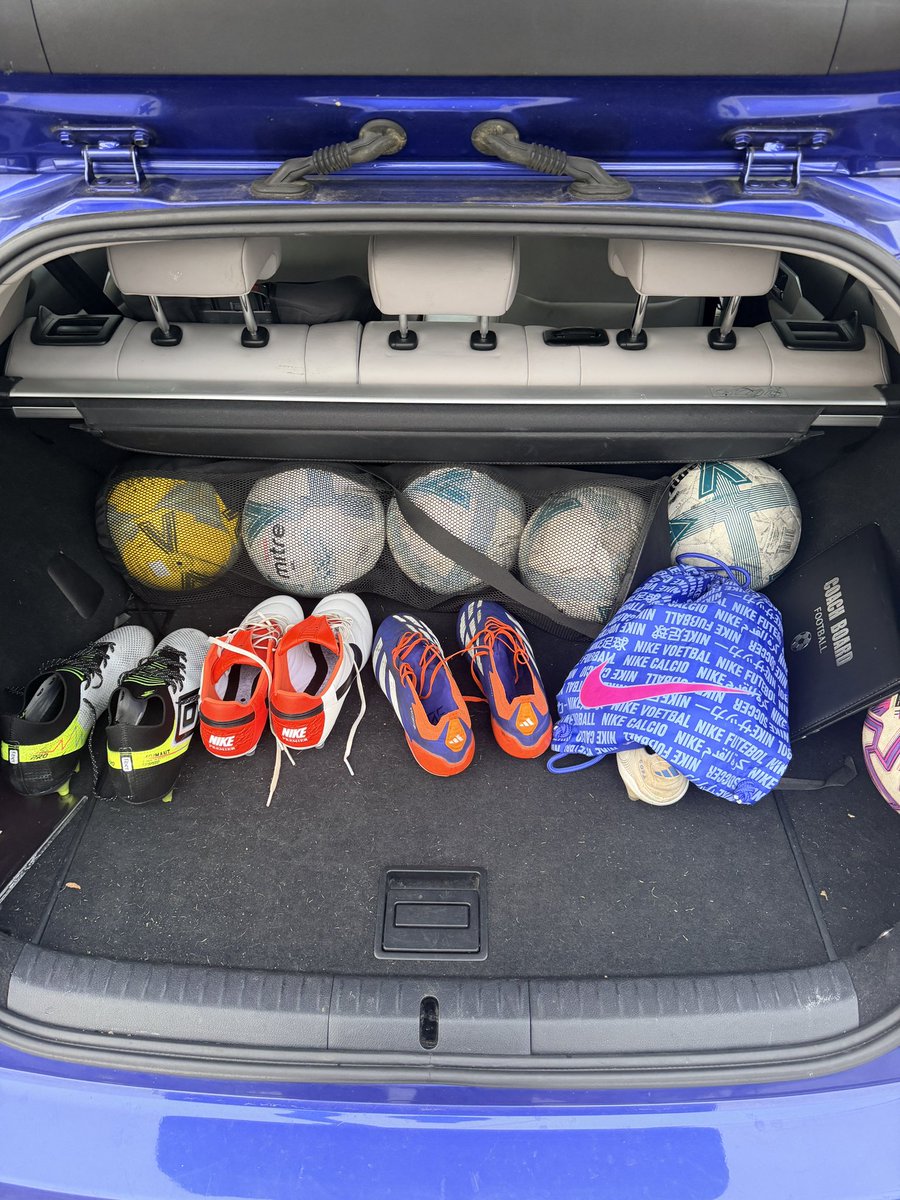 Coach_ayodeji's tweet photo. @_abioduns See my boot 😂😂😂 https://t.co/46iuUrXFt4