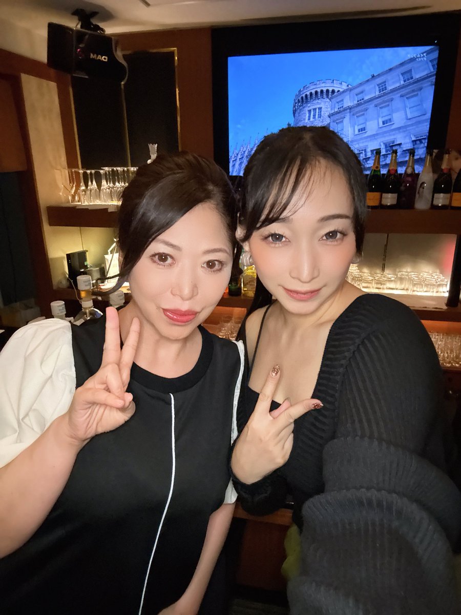 先日、むかーーーしからめちゃお世話になってる 新橋SHUNGAのママで超！レジェンド女優加山なつこさんに久々に遊びに来て頂きました🥰 オーナー山ちゃんのBDお祝いありがとうございました！