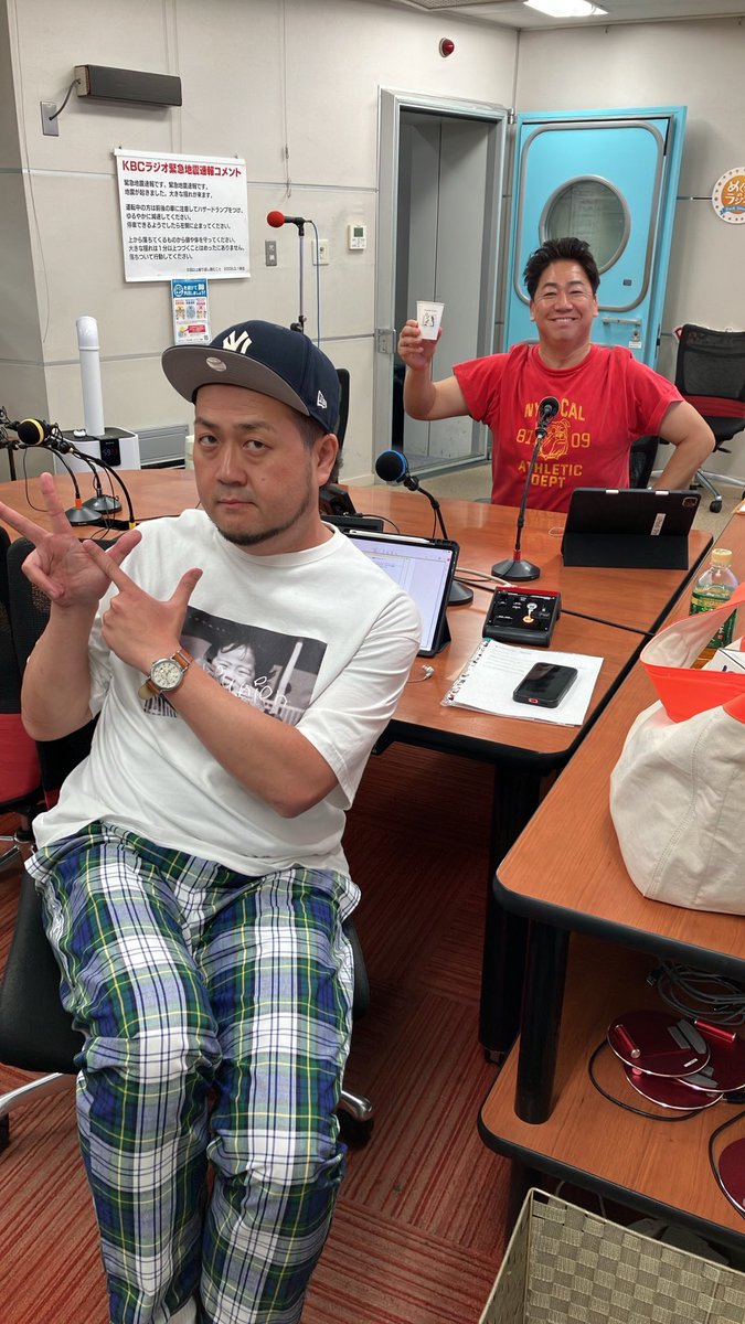 mandan_kbc's tweet photo. 《MANDANブルリバ》
ブルーリバーの2人と
チムニーも登場！！

「コメカミにグー🤛」
「センベー×センベー」
新コーナー「悪魔の実」も
ご参加待ってます！！

#KBCラジオ　#マンダン　#ブルーリバー https://t.co/BWxhrjr0nU