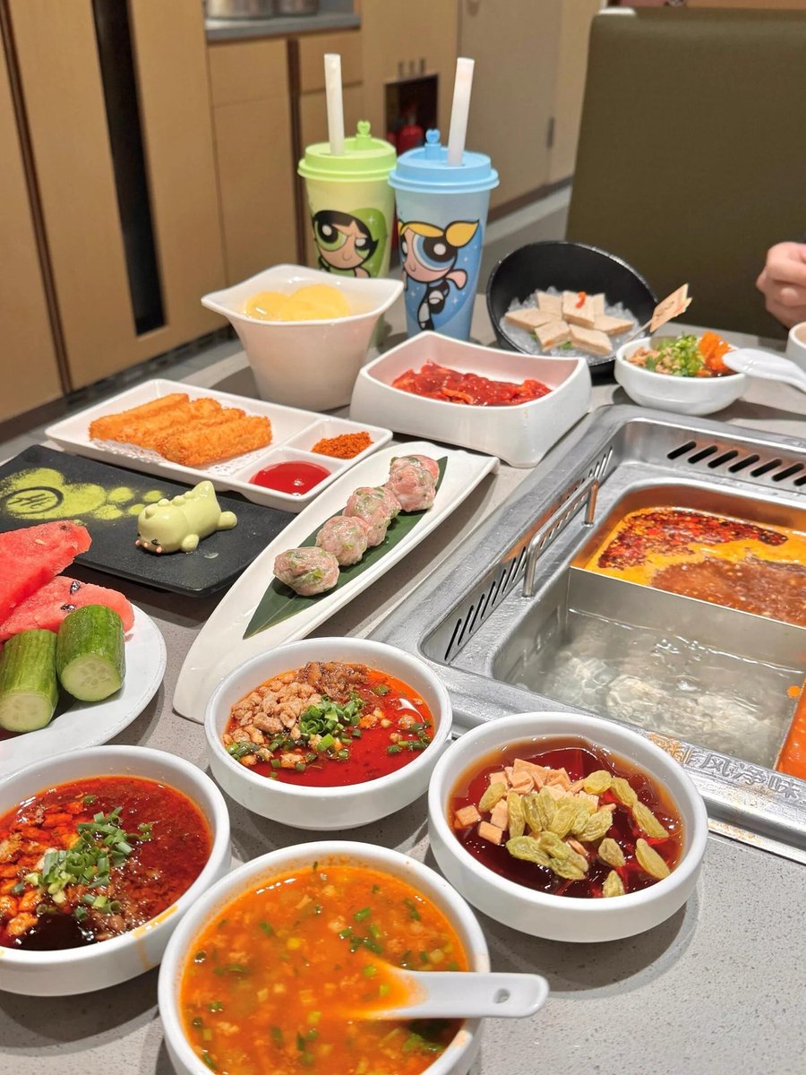 xdan0001's tweet photo. I like to eat hot pot on rainy days best. https://t.co/k51QyzFgsh