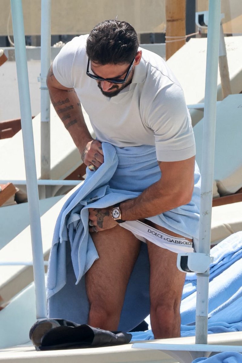 bellamaison33's tweet photo. Michele Morrone flaunts His Underwear During Beach Day in Italy https://t.co/OfoA9hW3H0