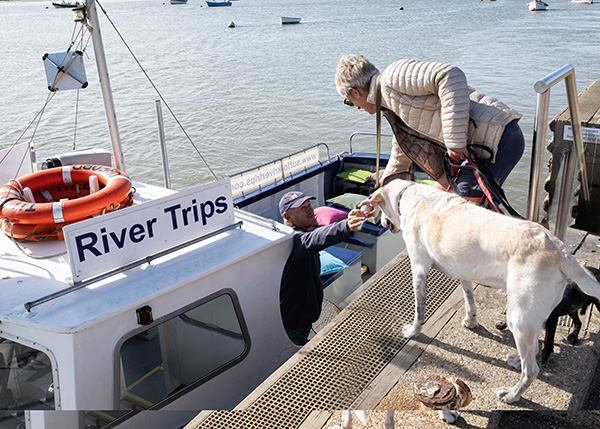 f8focus's tweet photo. This very kind tour boat operator in #Orford Suffolk saw the dog loose his ball in the water. He immediately went out in his boat and recovered the ball and returned it to a very grateful owner. https://t.co/miWgsdrWTZ