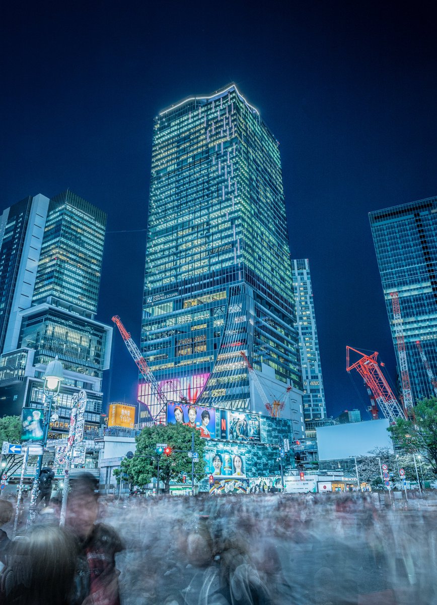 nag1_r's tweet photo. 近未来的な渋谷夜景と都会の雑踏 https://t.co/88zhcsyqmL