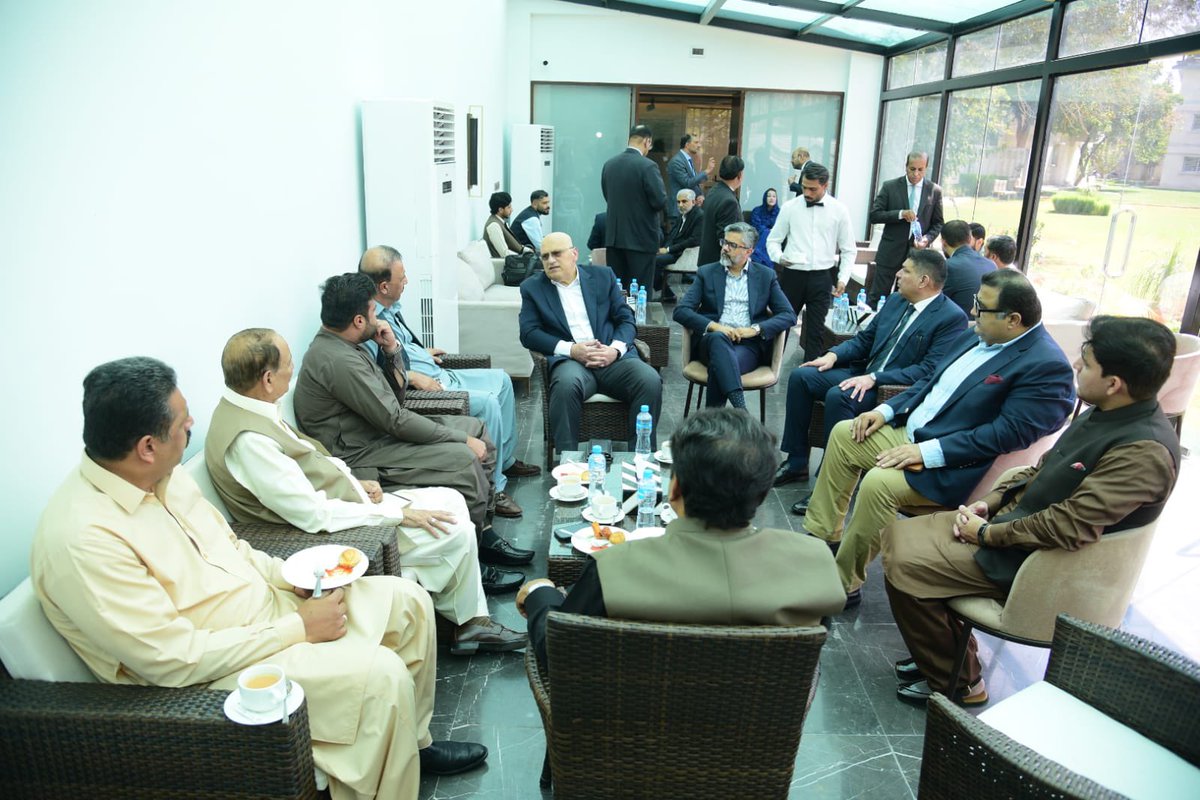 HBLPak's tweet photo. Muhammad Nassir Salim, President & CEO – HBL, visited Quetta, Balochistan. Whilst there he engaged with clients and colleagues on the economic outlook, industry dynamics and opportunities to support sustainable growth across Balochistan. Senior members of the Bank's leadership were also present.

The discussions underscored HBL's commitment to supporting SMEs, industry and agriculture, while expanding access to finance, advancing workforce diversity, promoting the economic participation of women and enabling the growth of businesses and communities across the province.

As the State Bank of Pakistan's designated Champion Bank for Balochistan under its agriculture finance initiative, HBL continues to expand agricultural financing, strengthen financial inclusion and support the sustainable development of rural communities across the province.

#HBL #Balochistan #ChampionBank #SME #Agriculture #FinancialInclusion

@dpr_gob @EstabDivPk @GovtofPakistan @StateBank_Pak @akdn @pakstockexgltd @Financegovpk @CurrencyHbl @HBLMfB @HBLFunds #HBLZaraiServices