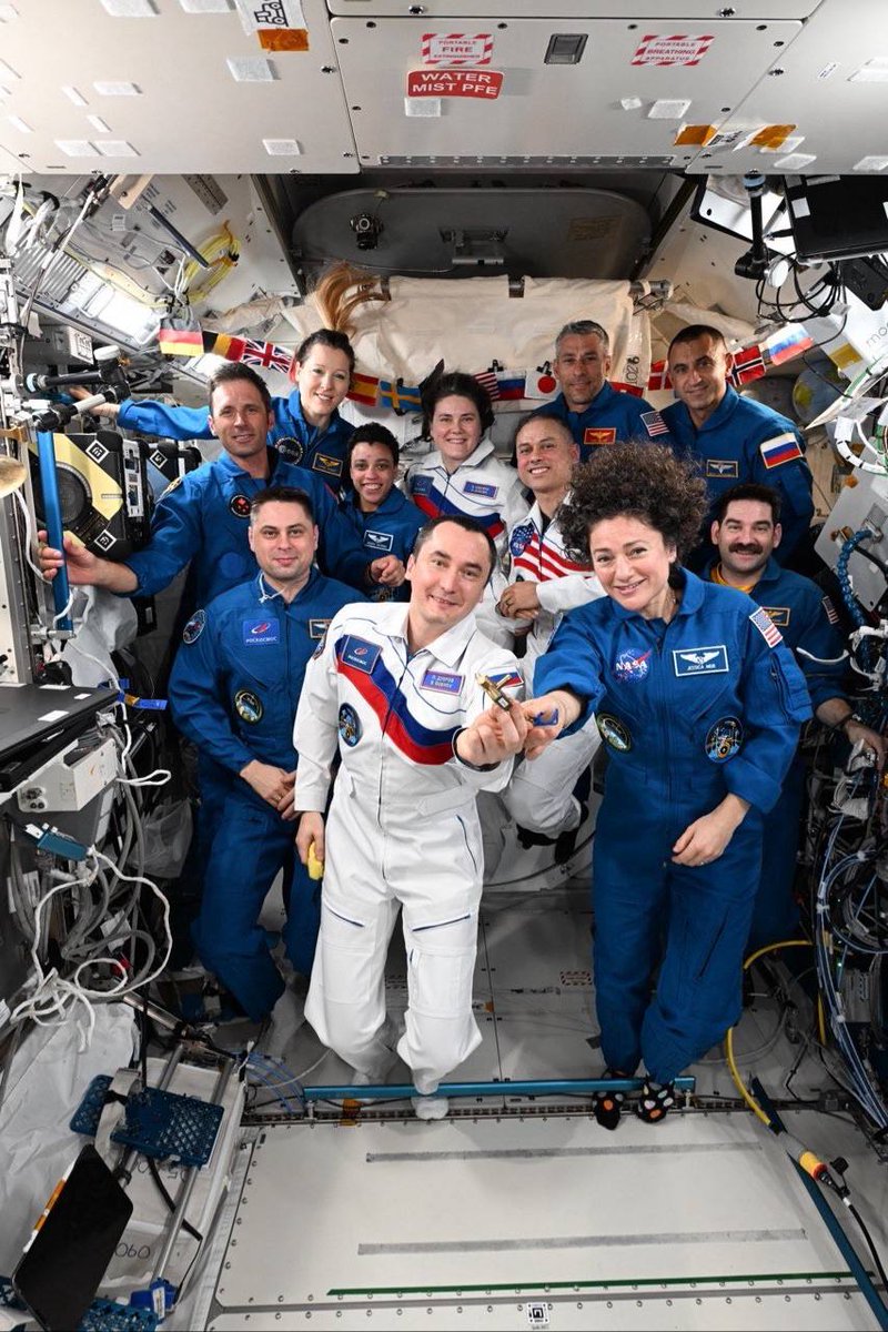 Russia's tweet photo. 🚀 On October 4, Russian cosmonaut Pyotr #Dubrov has taken command of the International @Space_Station, succeeding NASA astronaut Jessica #Meir.

🔑 Symbolic keys transferred. Bell rung. New commander aboard!

📸 @roscosmos https://t.co/U4IMN2Oqgg