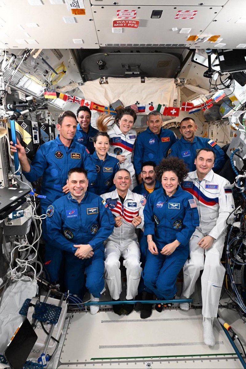 Russia's tweet photo. 🚀 On October 4, Russian cosmonaut Pyotr #Dubrov has taken command of the International @Space_Station, succeeding NASA astronaut Jessica #Meir.

🔑 Symbolic keys transferred. Bell rung. New commander aboard!

📸 @roscosmos https://t.co/U4IMN2Oqgg