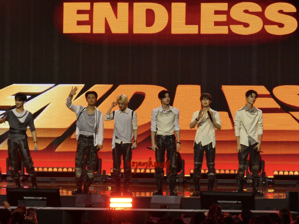 xojaykewon's tweet photo. once you see them live, u have to be ready living your whole life missing them everyday ☹️ enhypen, see u next year plz! ⭐️ https://t.co/TDXki4l4Af