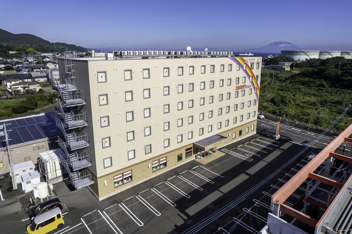 azhotel_chain's tweet photo. 【東日本の人は知らない九州あるある】
なんだか似たような建物がアチコチにある。 https://t.co/fpGrSveQWM